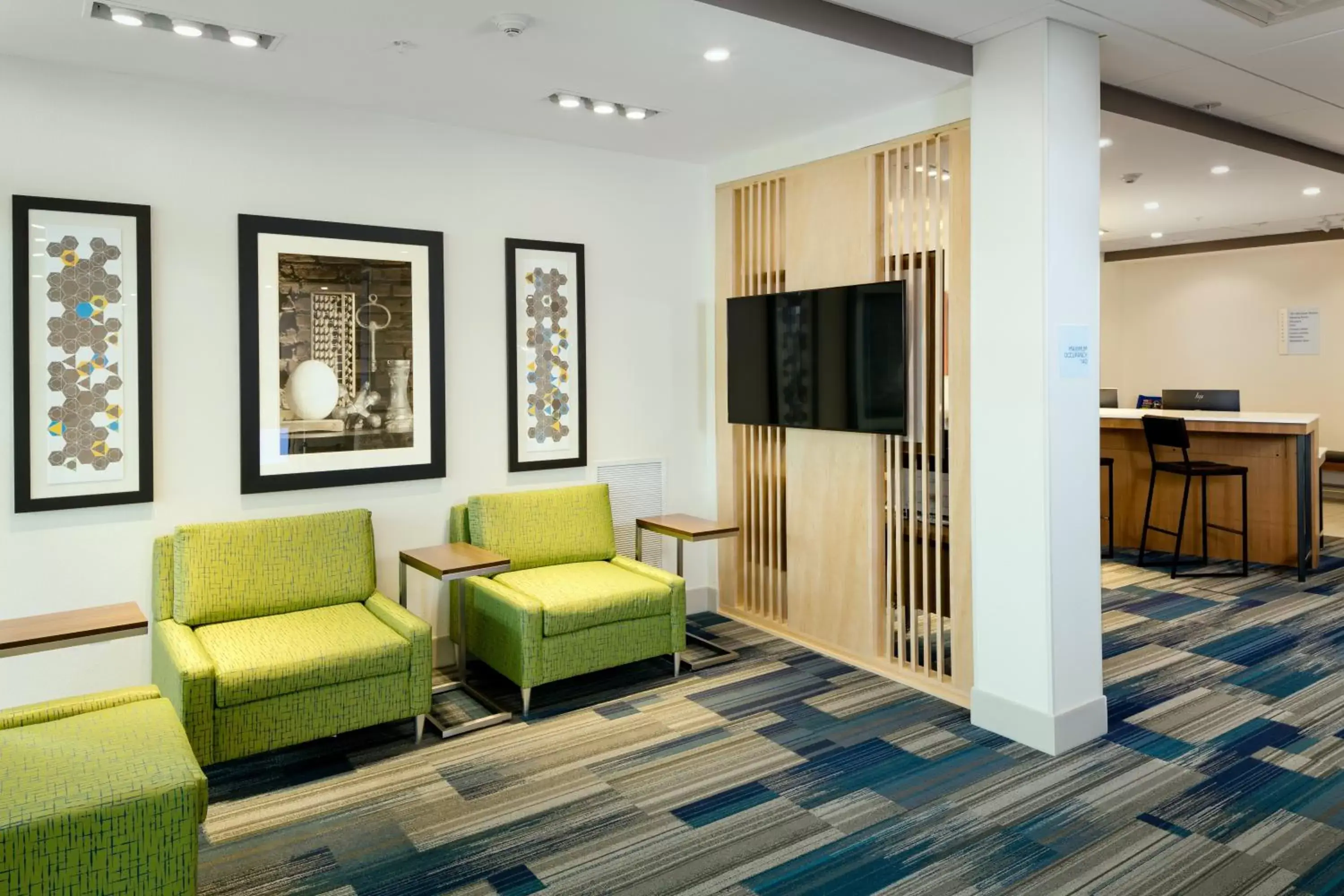 Property building, Seating Area in Holiday Inn Express & Suites - Medford, an IHG Hotel