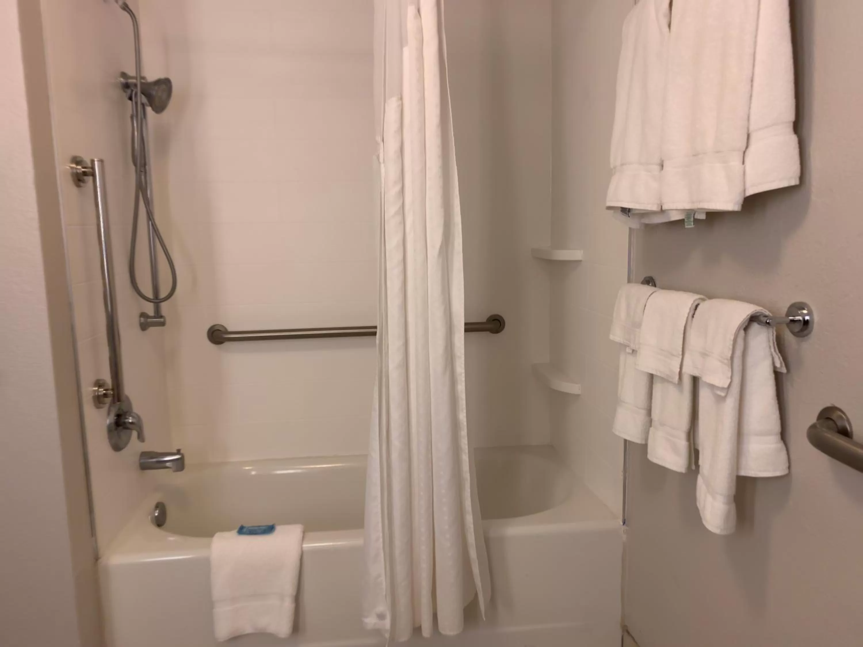 Bathroom in Holiday Inn Express & Suites Exmore - Eastern Shore by IHG