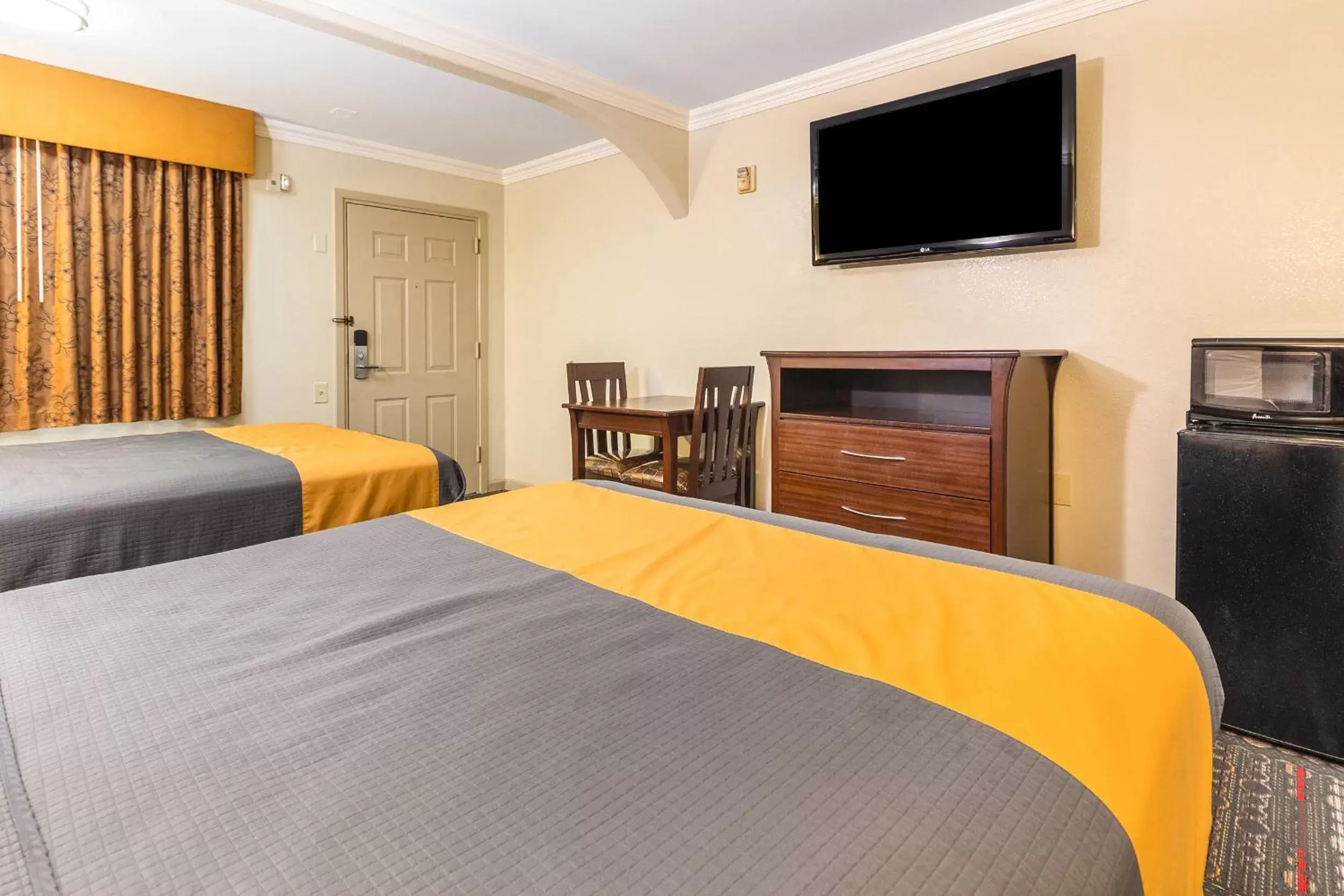Bedroom, Bed in Americas Best Value Inn I-45 / Loop 610