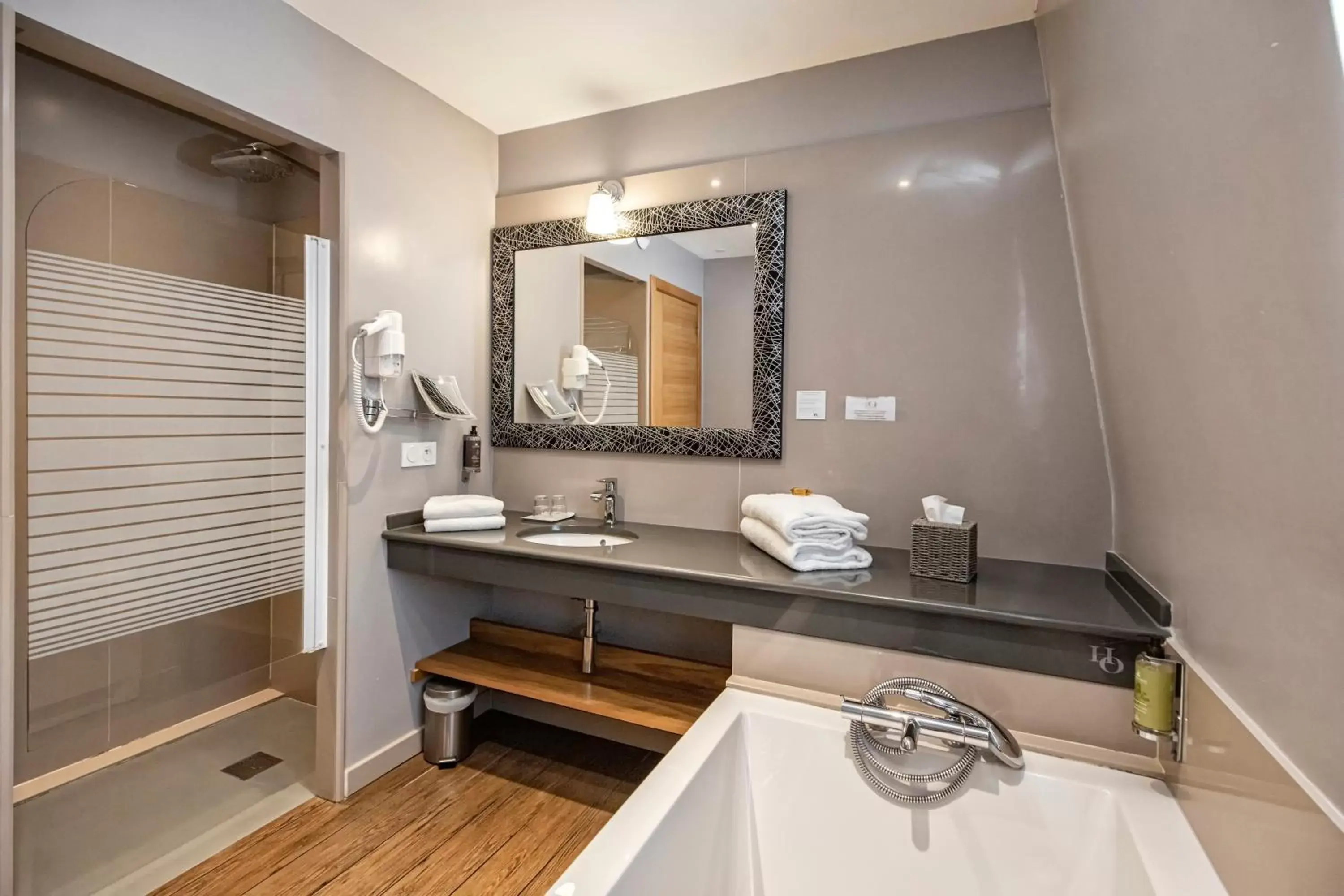 Bathroom in Hôtel d'Orléans