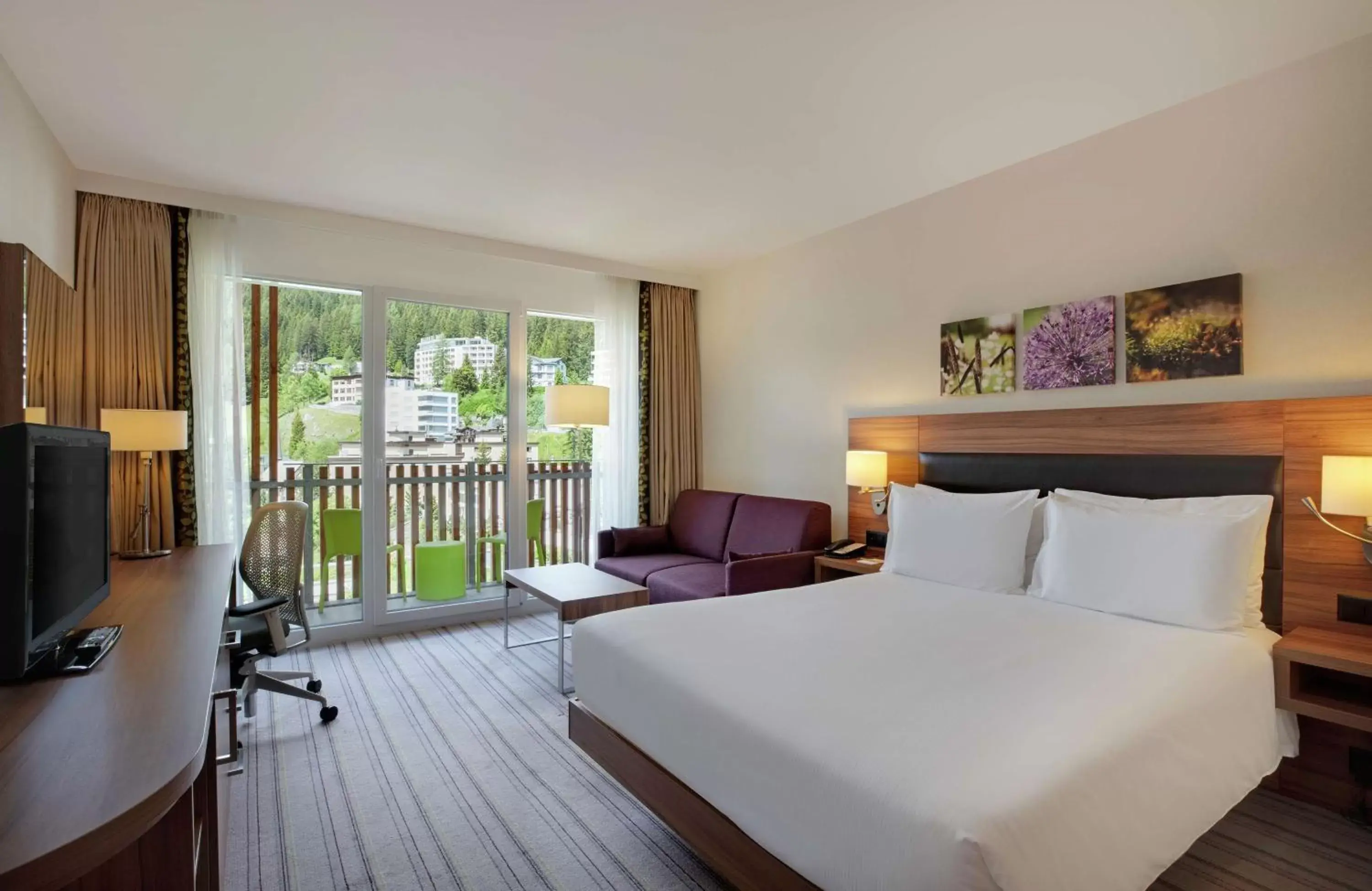 Bedroom, Bed in Hilton Garden Inn Davos