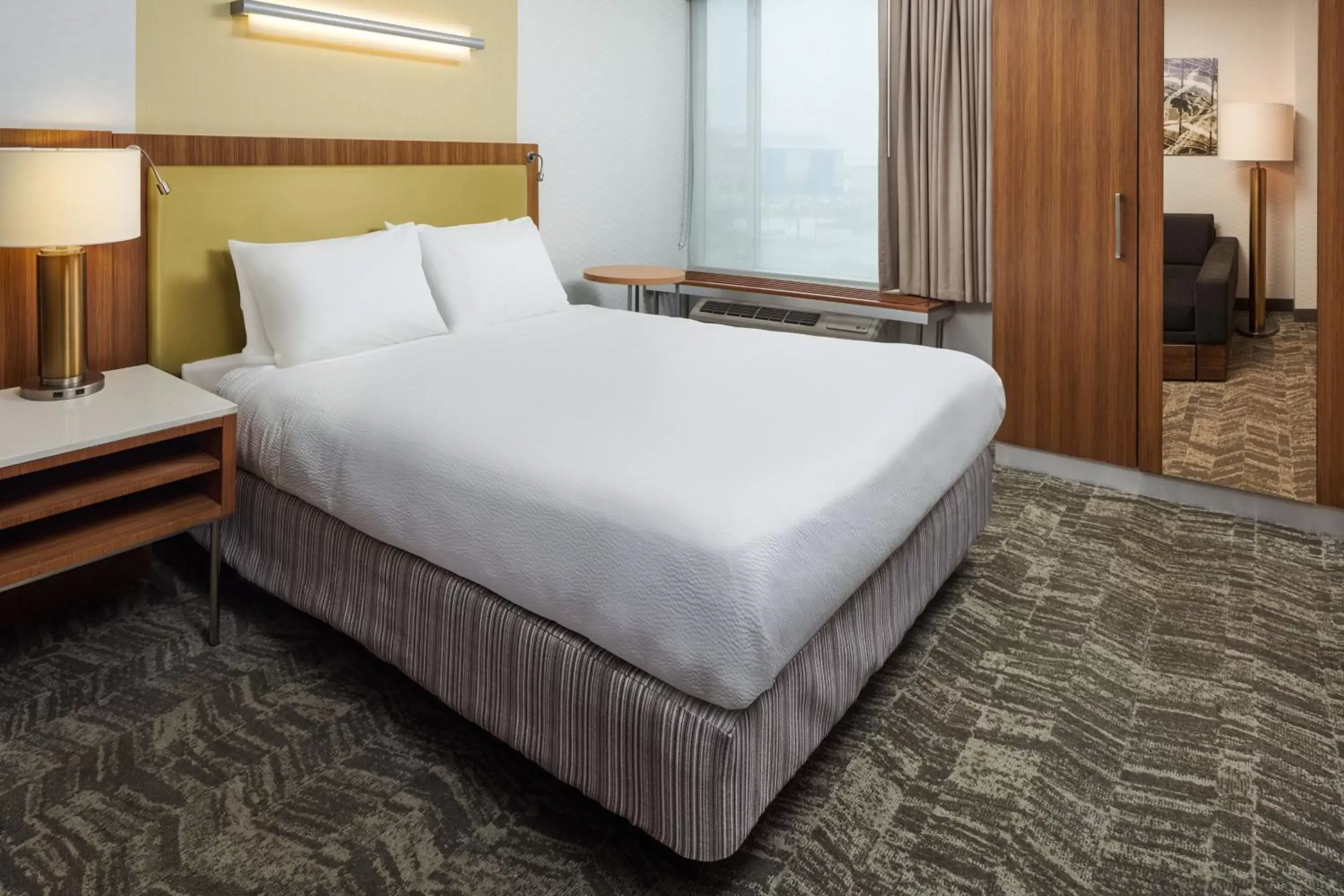 Photo of the whole room, Bed in SpringHill Suites by Marriott Philadelphia Airport / Ridley Park