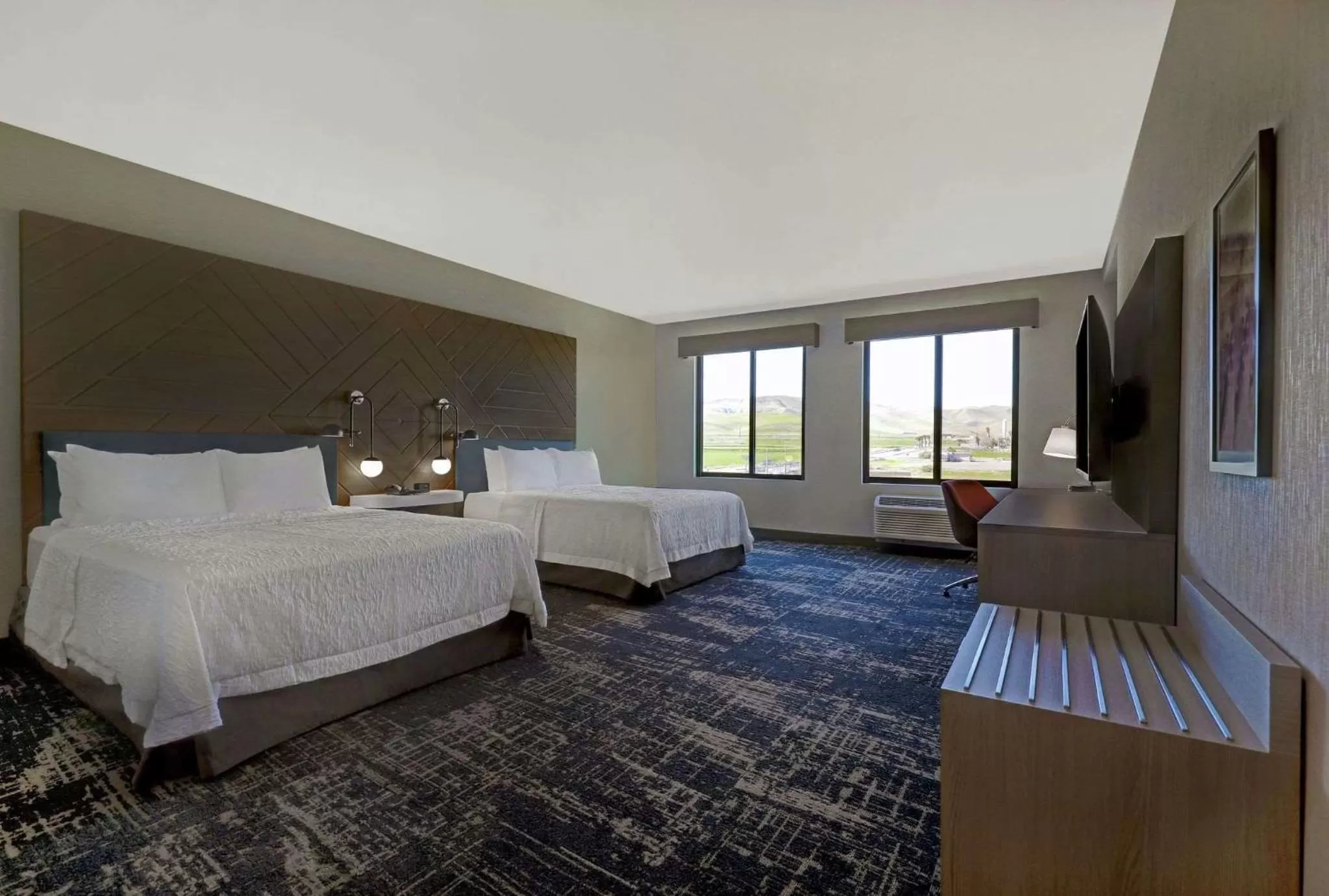 Bedroom, Bed in Hampton Inn Patterson, Ca