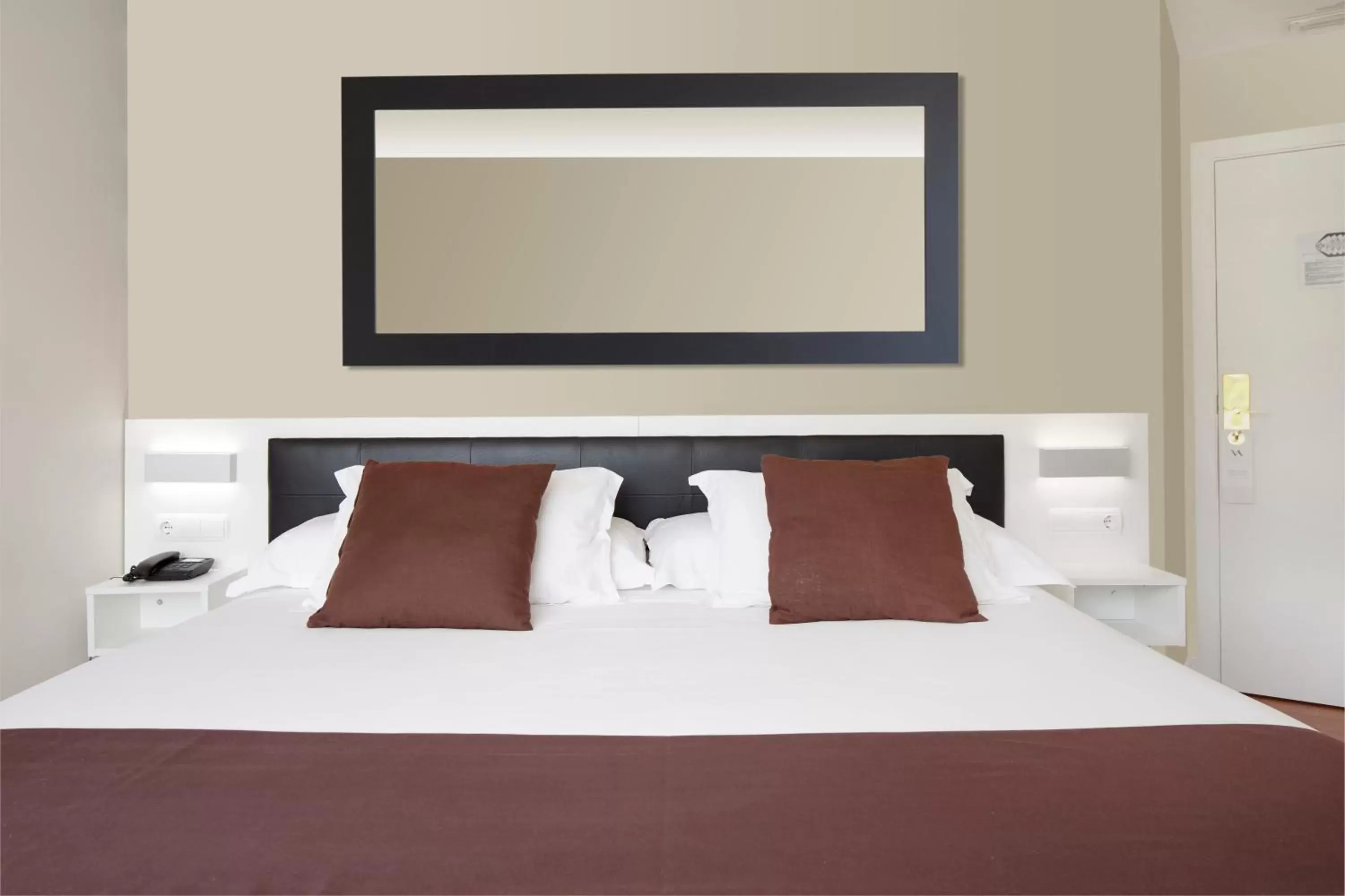 Photo of the whole room, Bed in Hotel & Thalasso Villa Antilla - Habitaciones con Terraza - Thalasso incluida