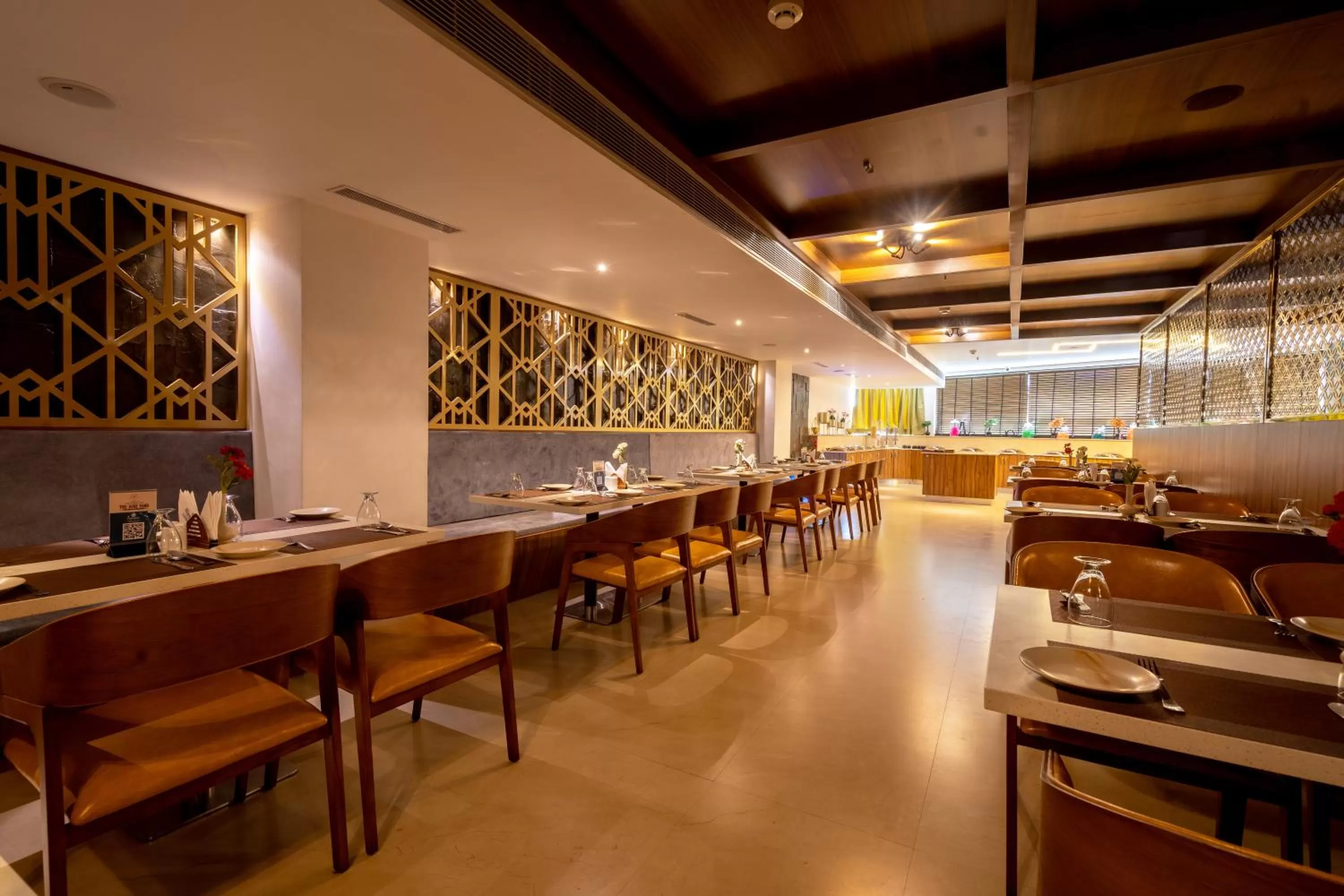 Restaurant/places to eat in Hotel Parkelite