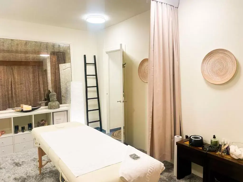 Massage in Hotel Neptuno by ON GROUP