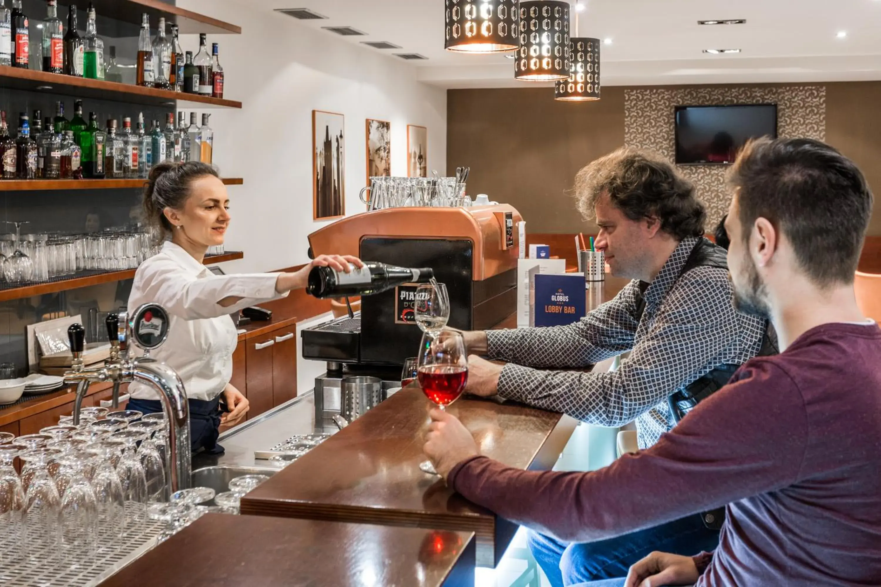 People, Lounge/Bar in Hotel Globus