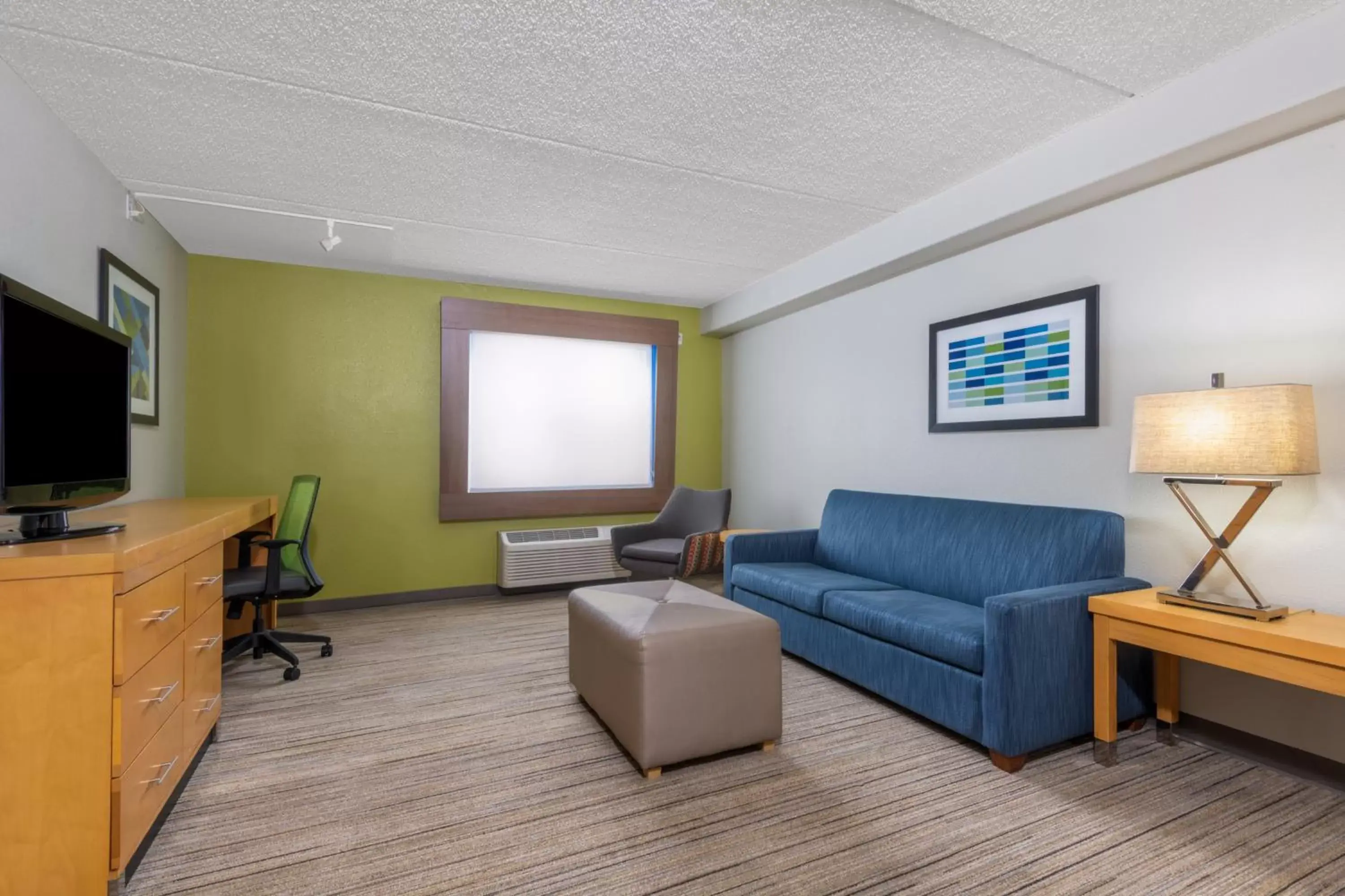 Photo of the whole room, Seating Area in Holiday Inn Express & Suites Wheat Ridge-Denver West, an IHG Hotel