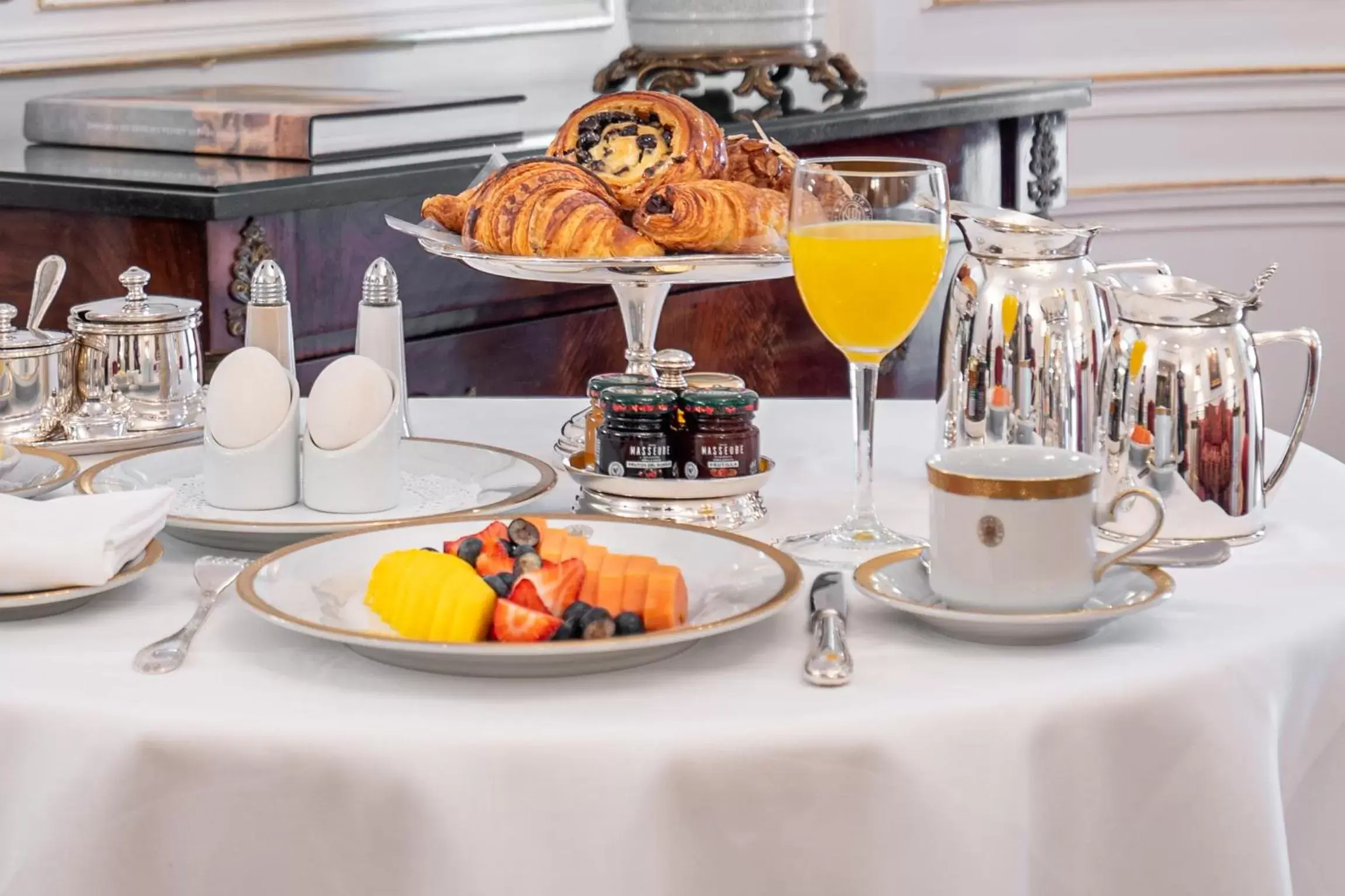 Breakfast in Alvear Palace Hotel - Leading Hotels of the World