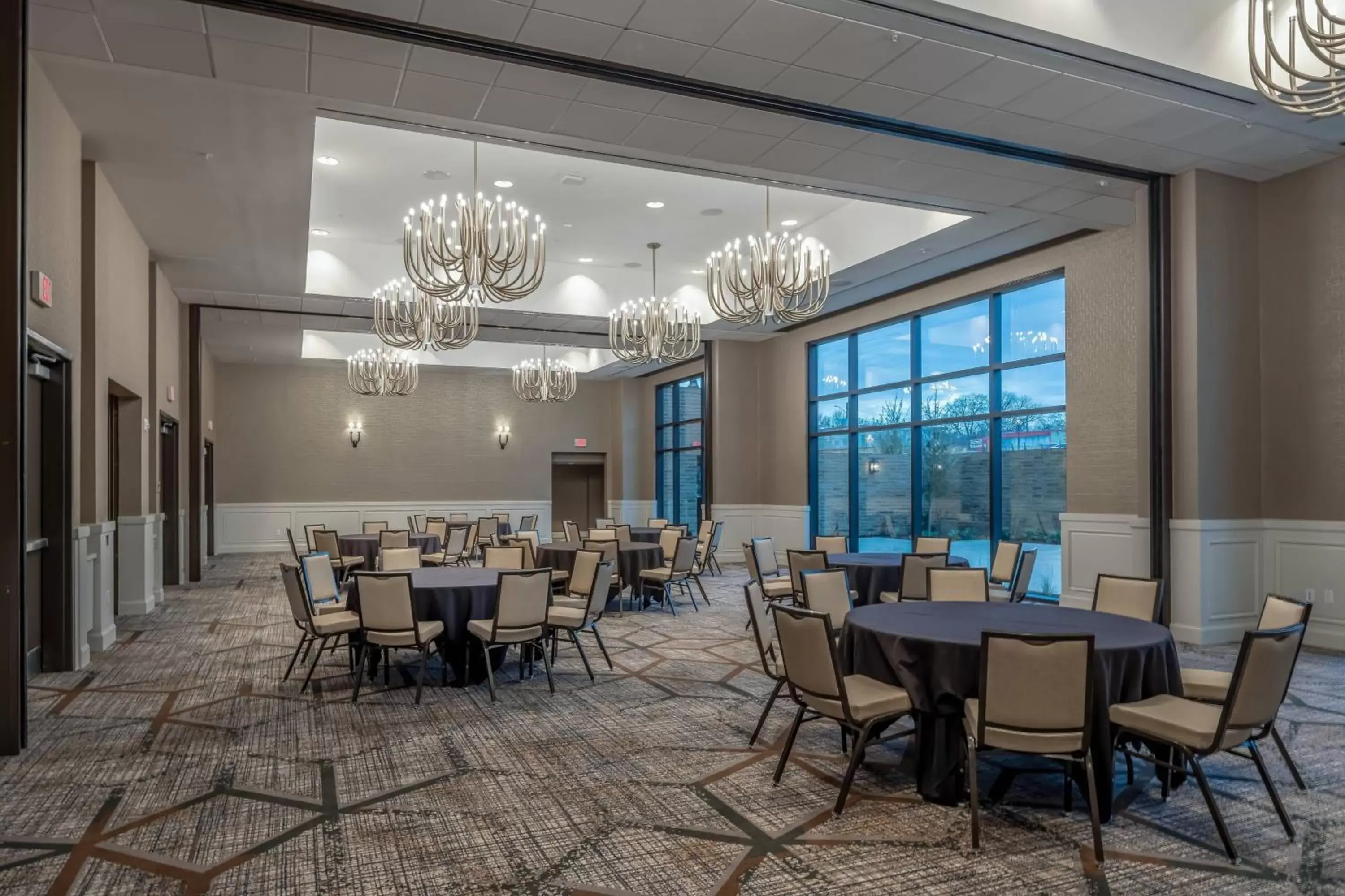 Meeting/conference room, Restaurant/Places to Eat in SpringHill Suites by Marriott Fort Worth Historic Stockyards