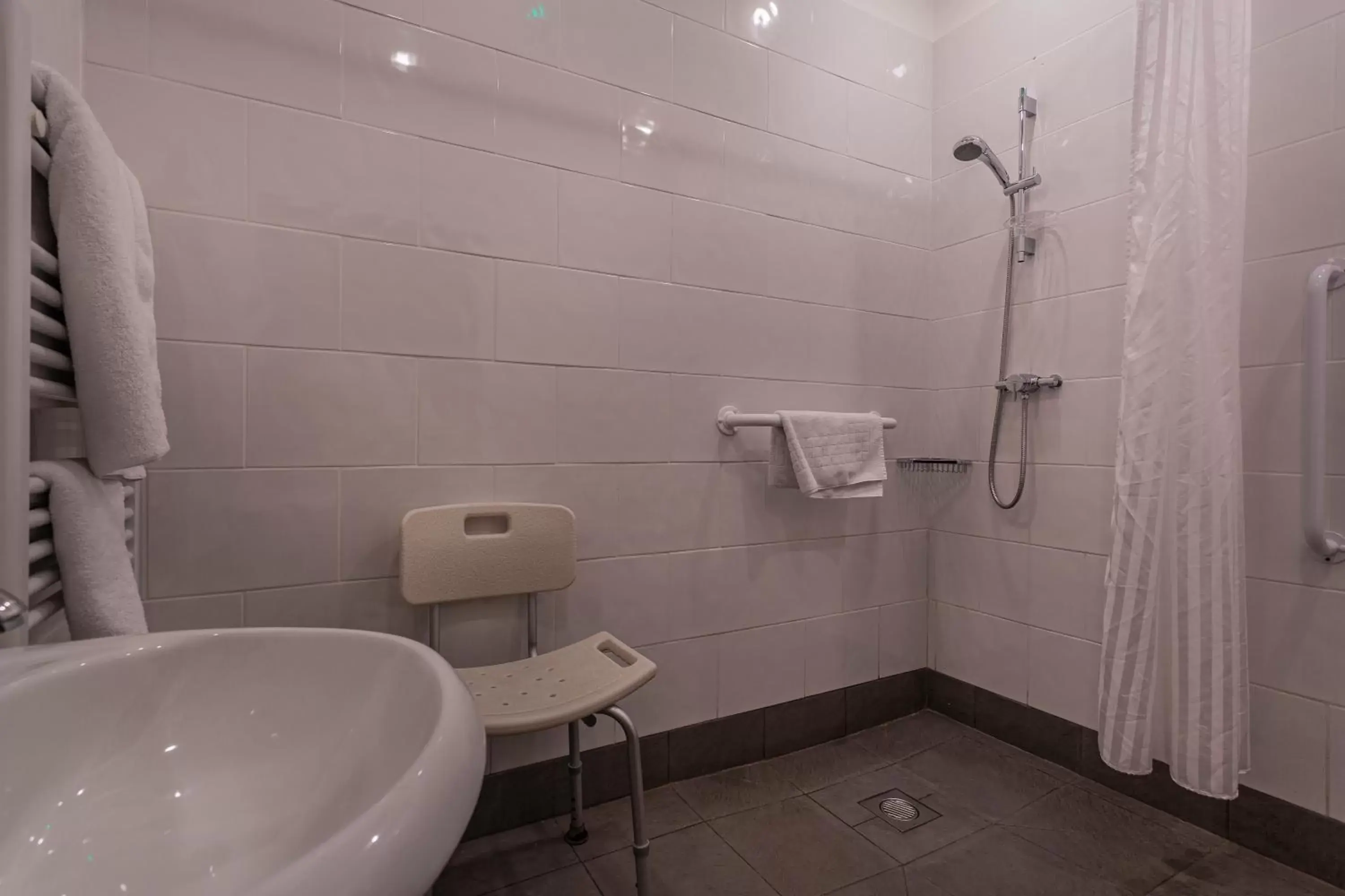 Bathroom in The Bell Inn, Stilton, Cambridgeshire