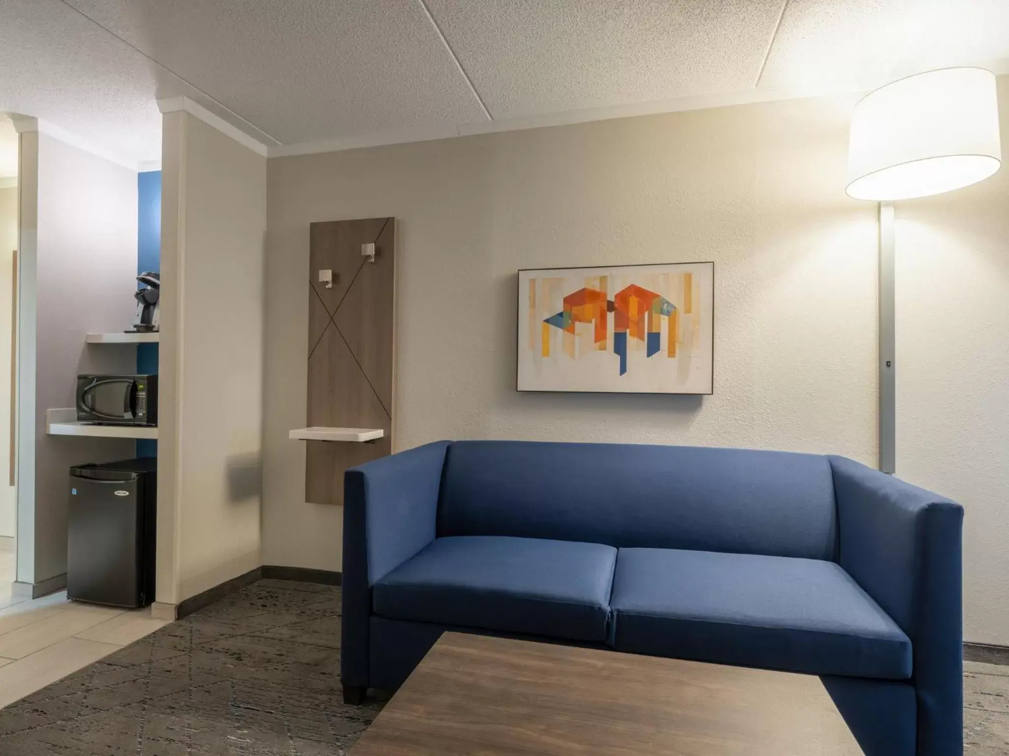 Photo of the whole room, Seating Area in Holiday Inn Express & Suites Greensboro - I-40 atWendover, an IHG Hotel