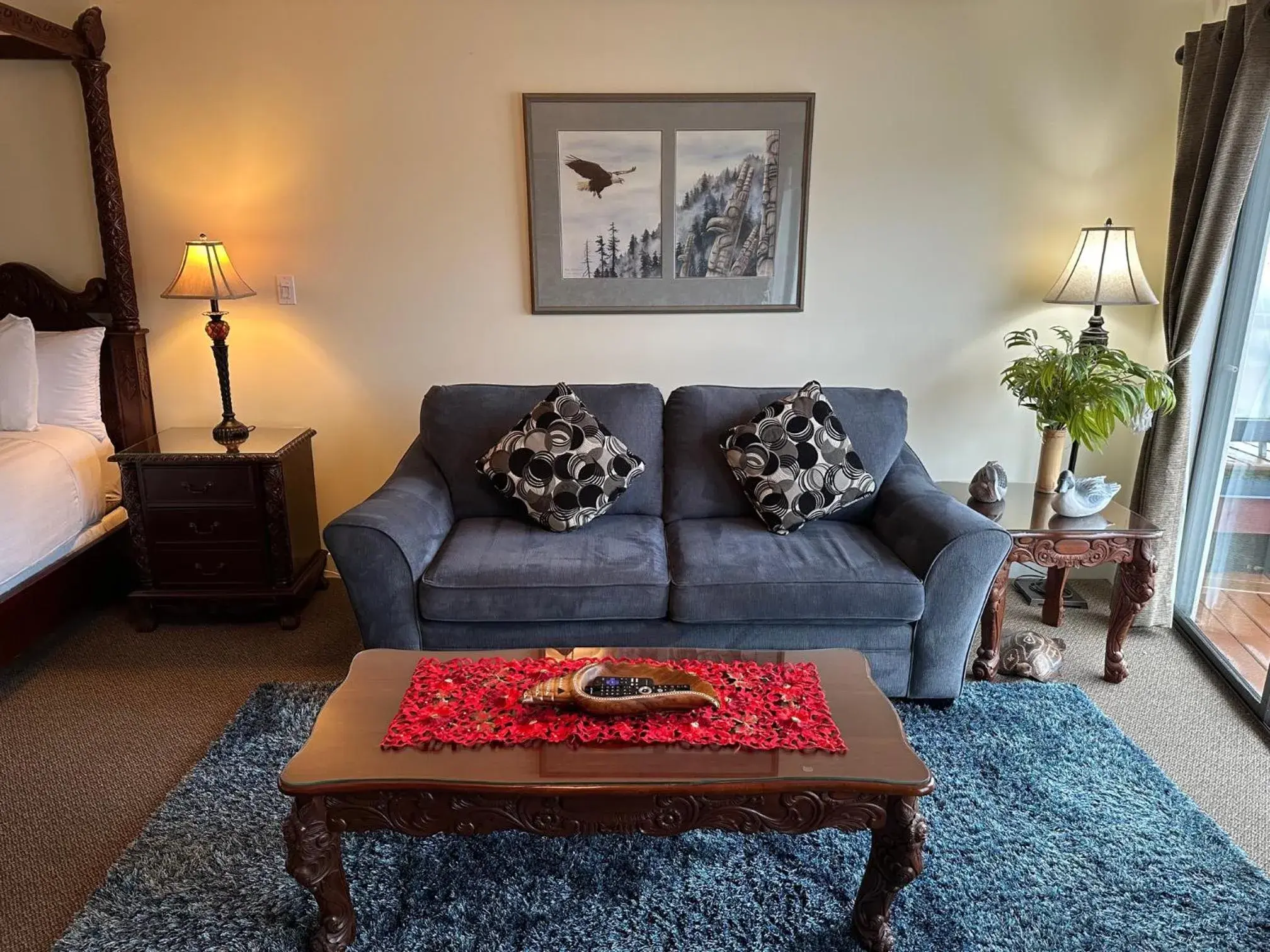 Living room, Seating Area in Bayshore Waterfront Inn