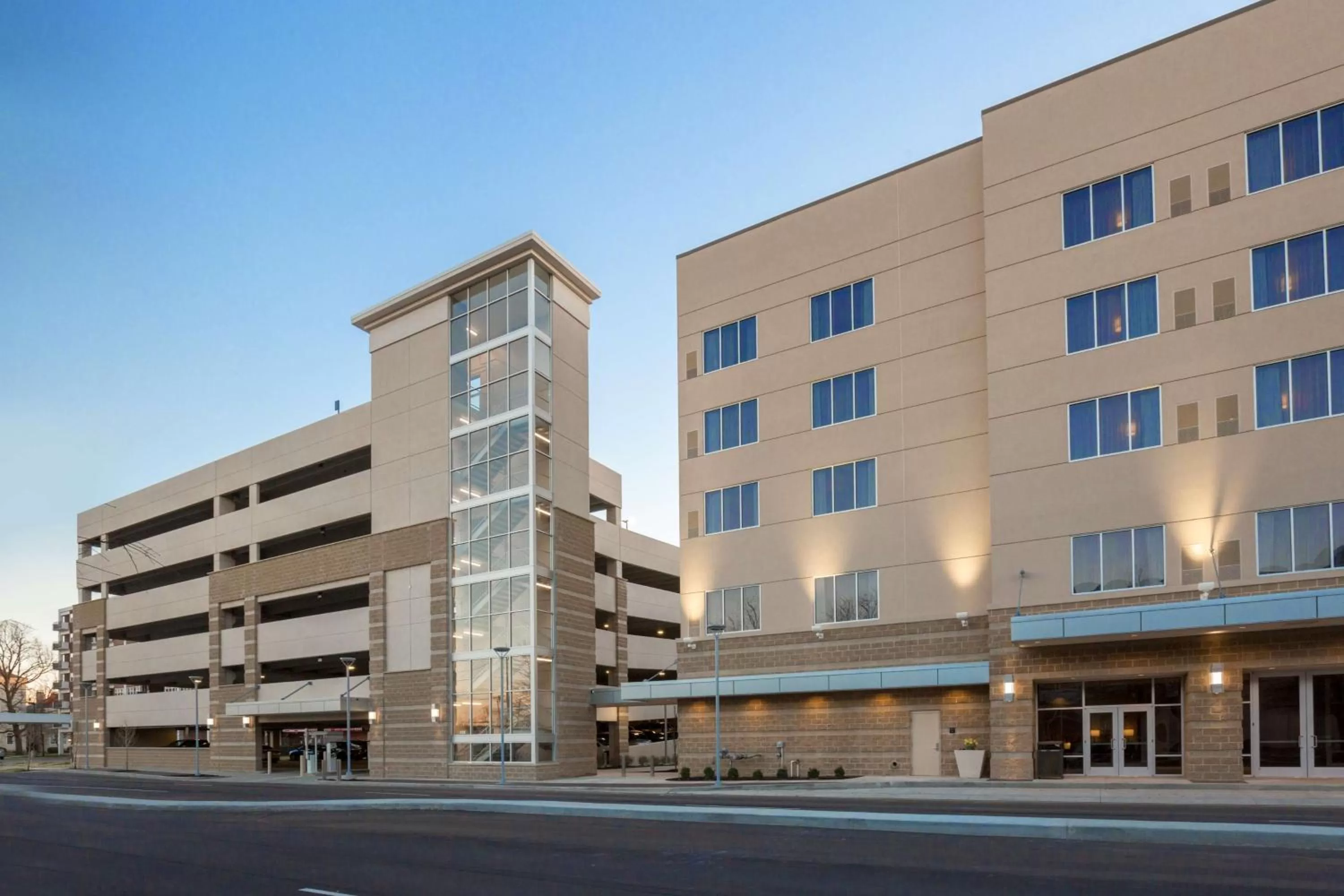 Property building in DoubleTree by Hilton Evansville