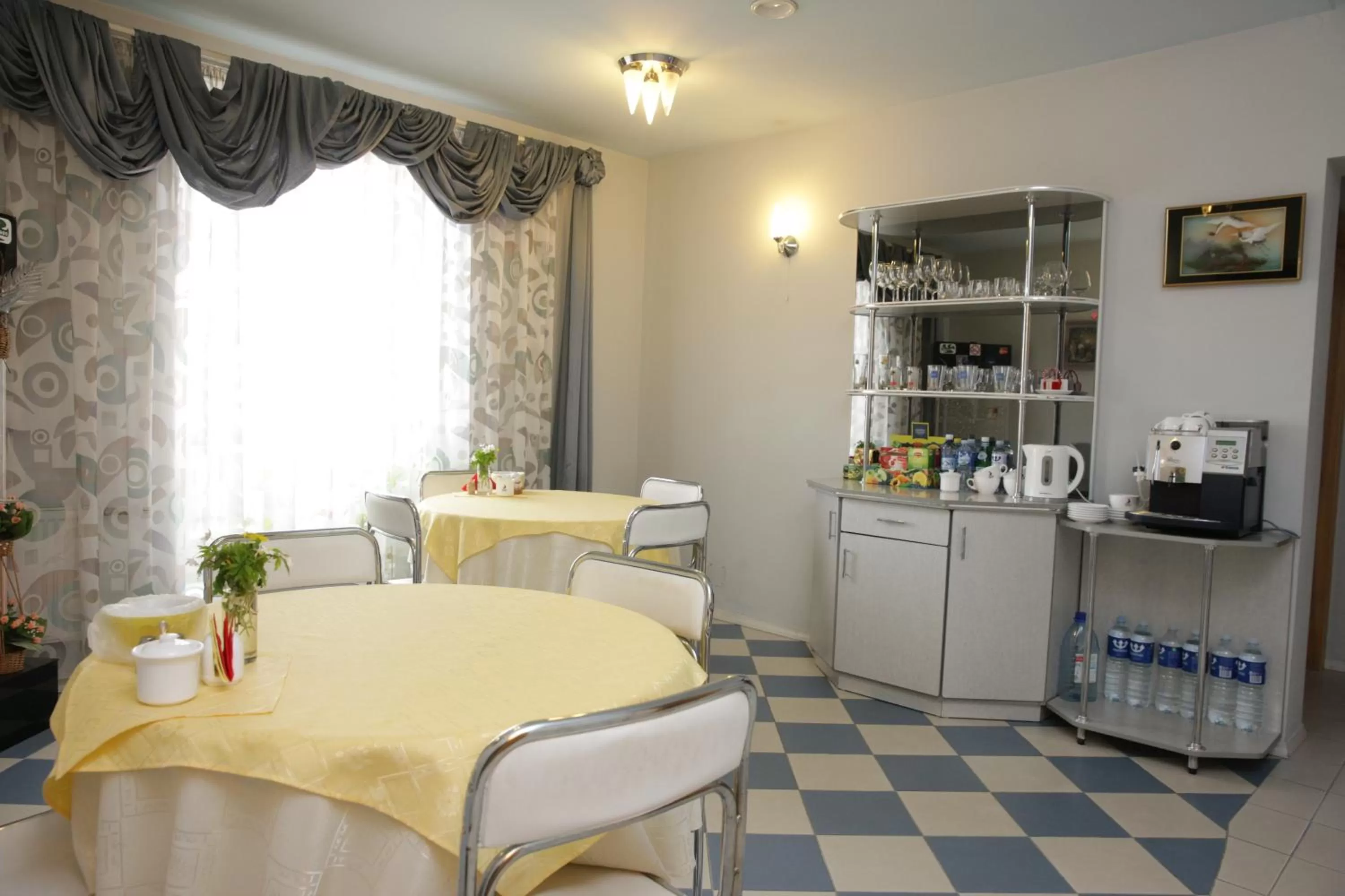 Property building, Restaurant/Places to Eat in Guest House Linas