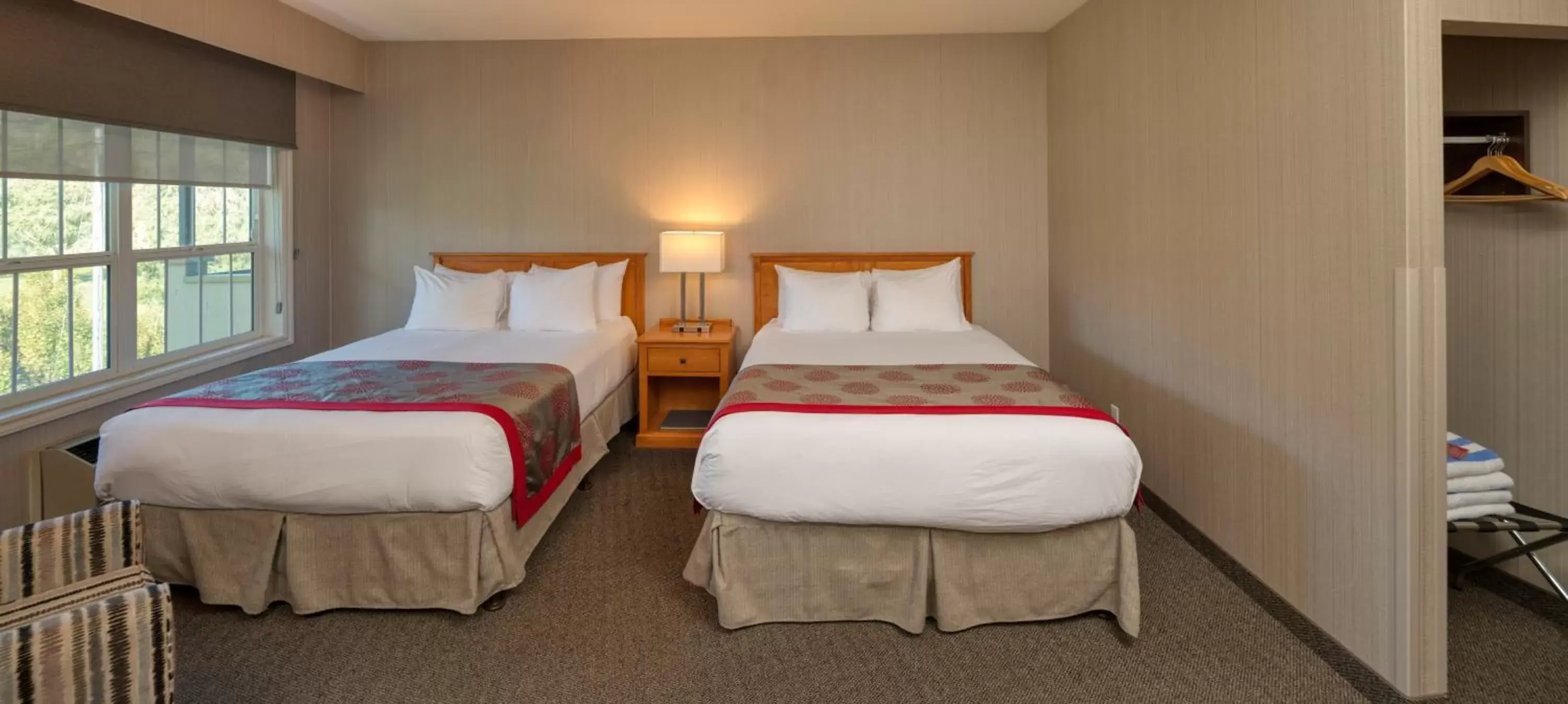 Bedroom, Bed in Ramada by Wyndham Penticton Hotel & Suites