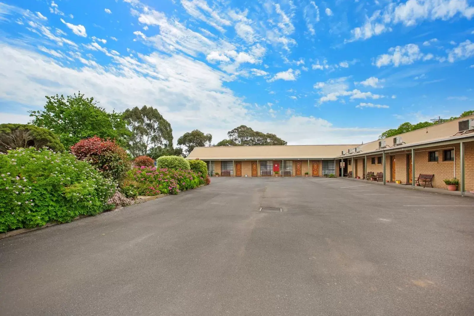 Property Building in Manifold Motor Inn