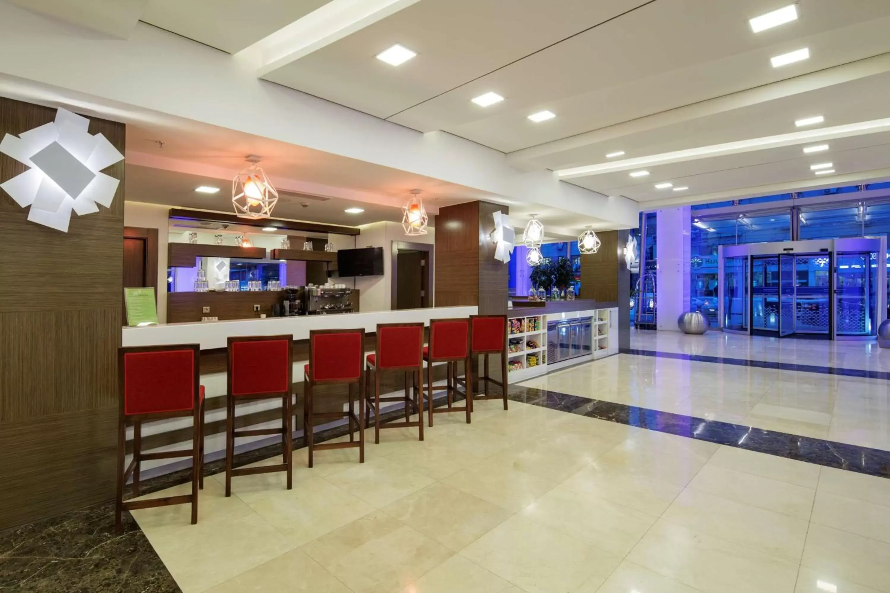 Lounge or bar in Hampton By Hilton Gaziantep Lounge or bar in Hampton By Hilton Gaziantep