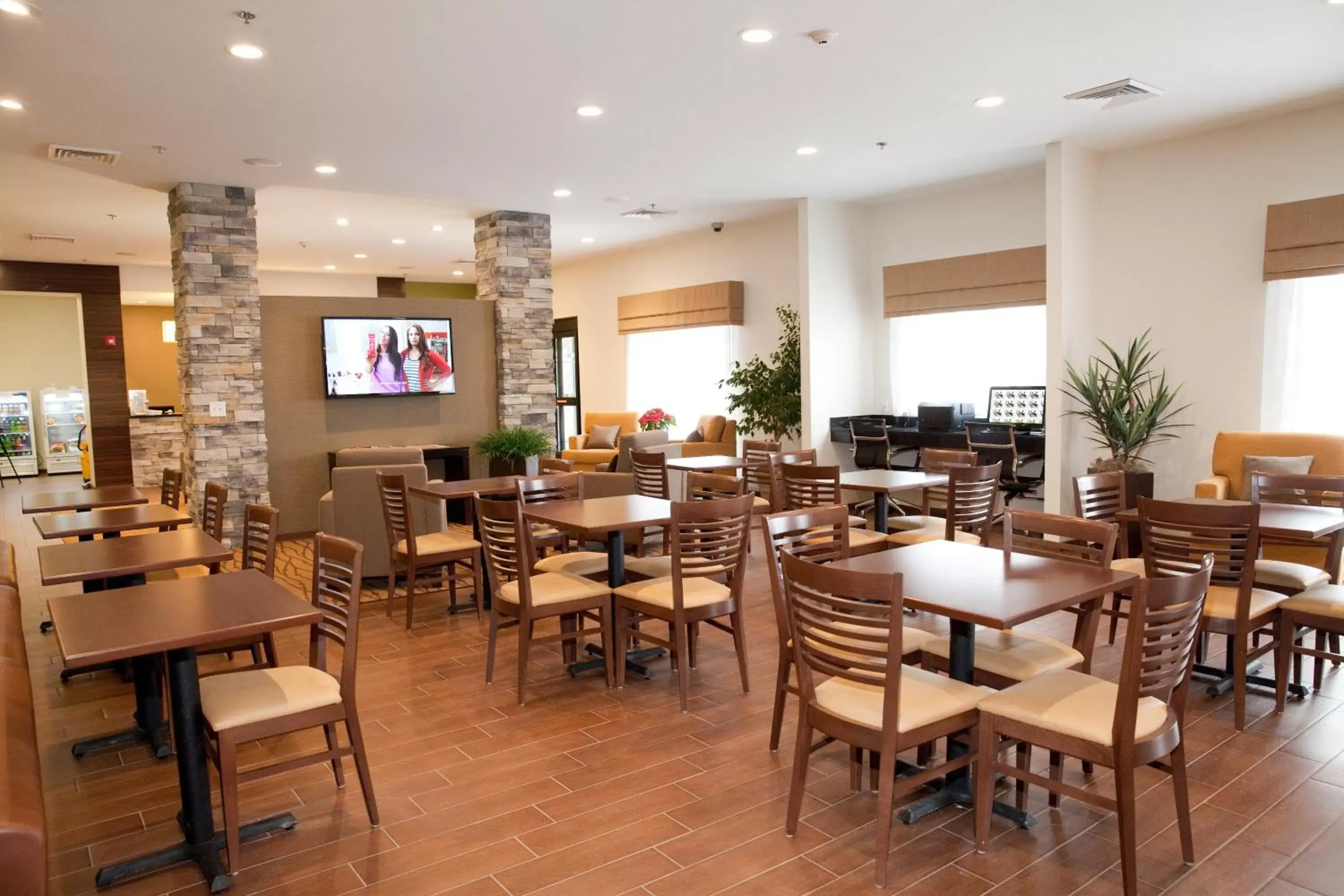 Communal lounge/ TV room, Restaurant/Places to Eat in Sleep Inn & Suites Belmont - St. Clairsville