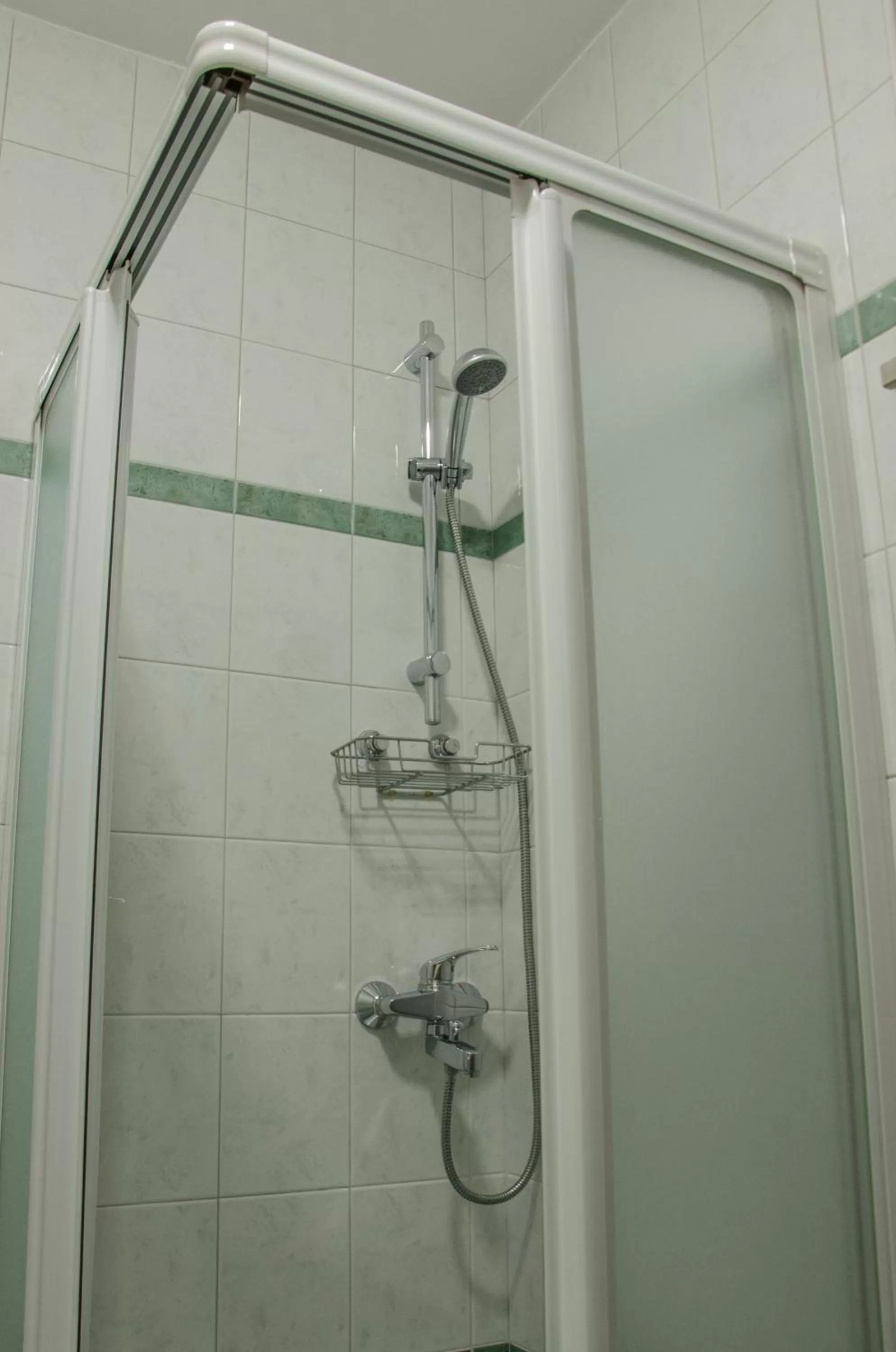 Shower in Miškar Rooms