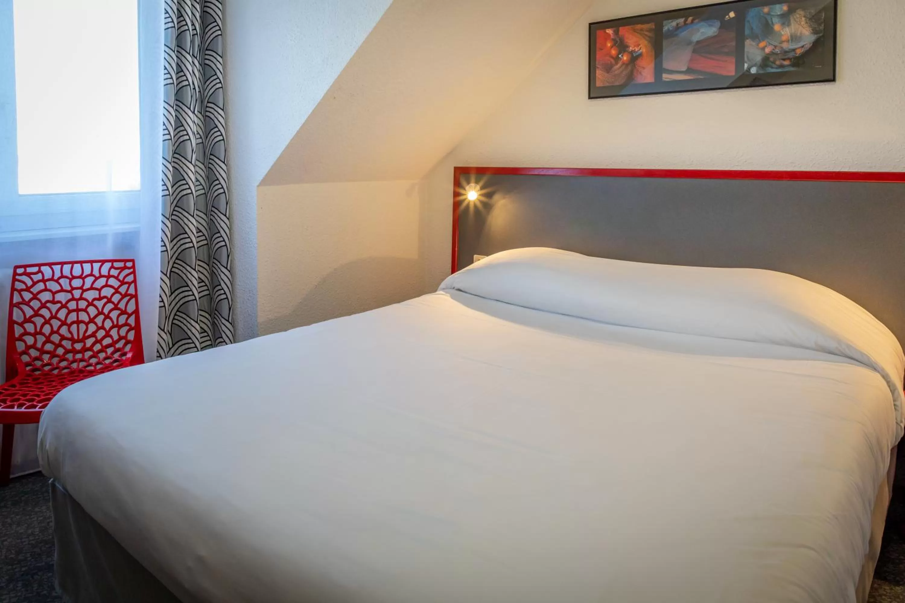 Bedroom, Bed in Logis REX HOTEL Lorient