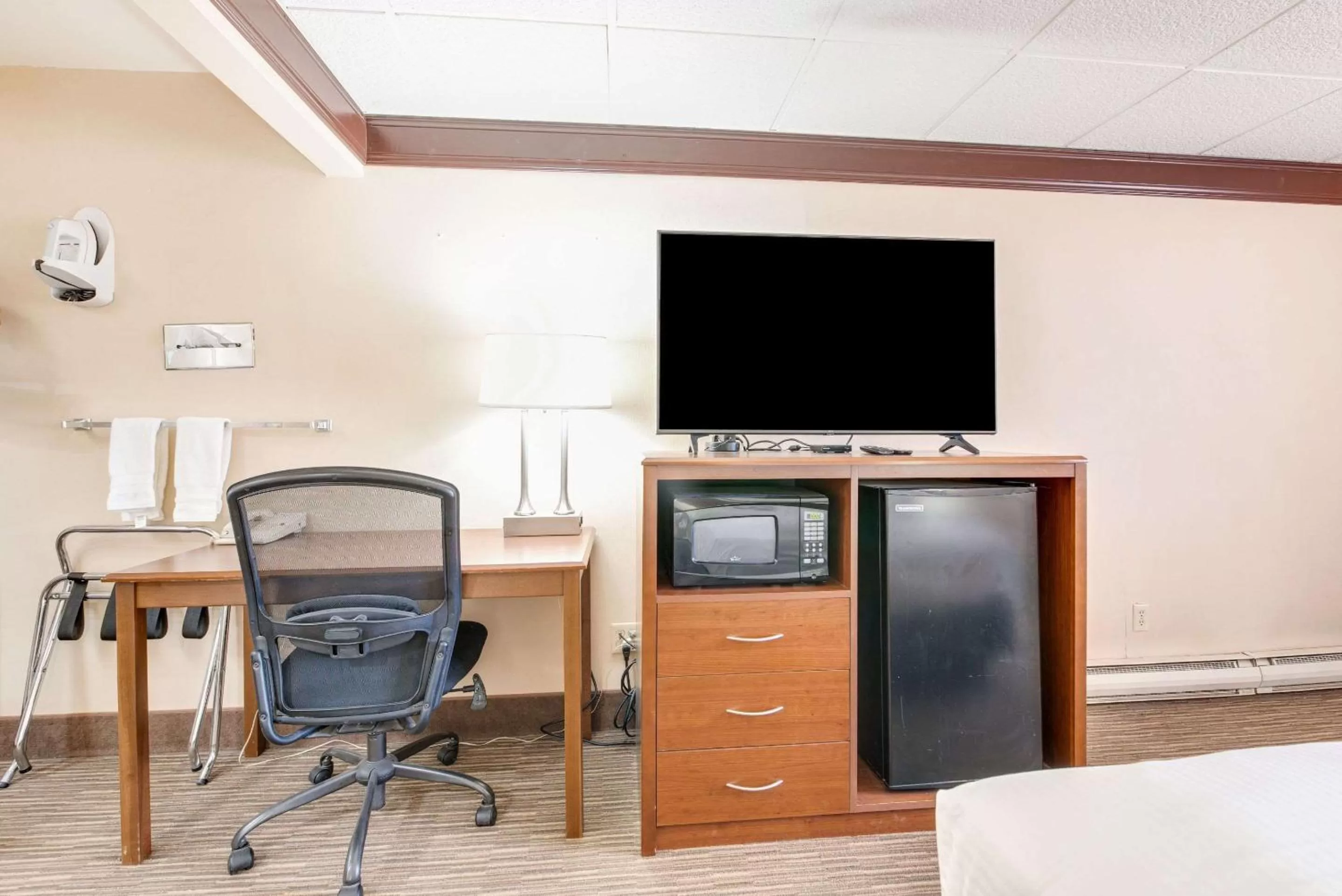 Bedroom in Best Western Movie Manor