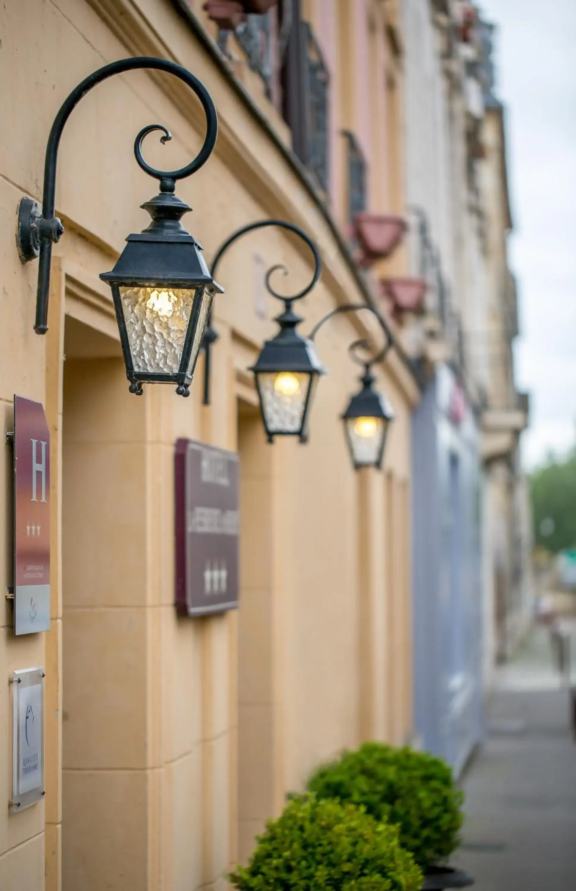 Facade/entrance, Property Building in HÃ´tel la Residence Du Berry