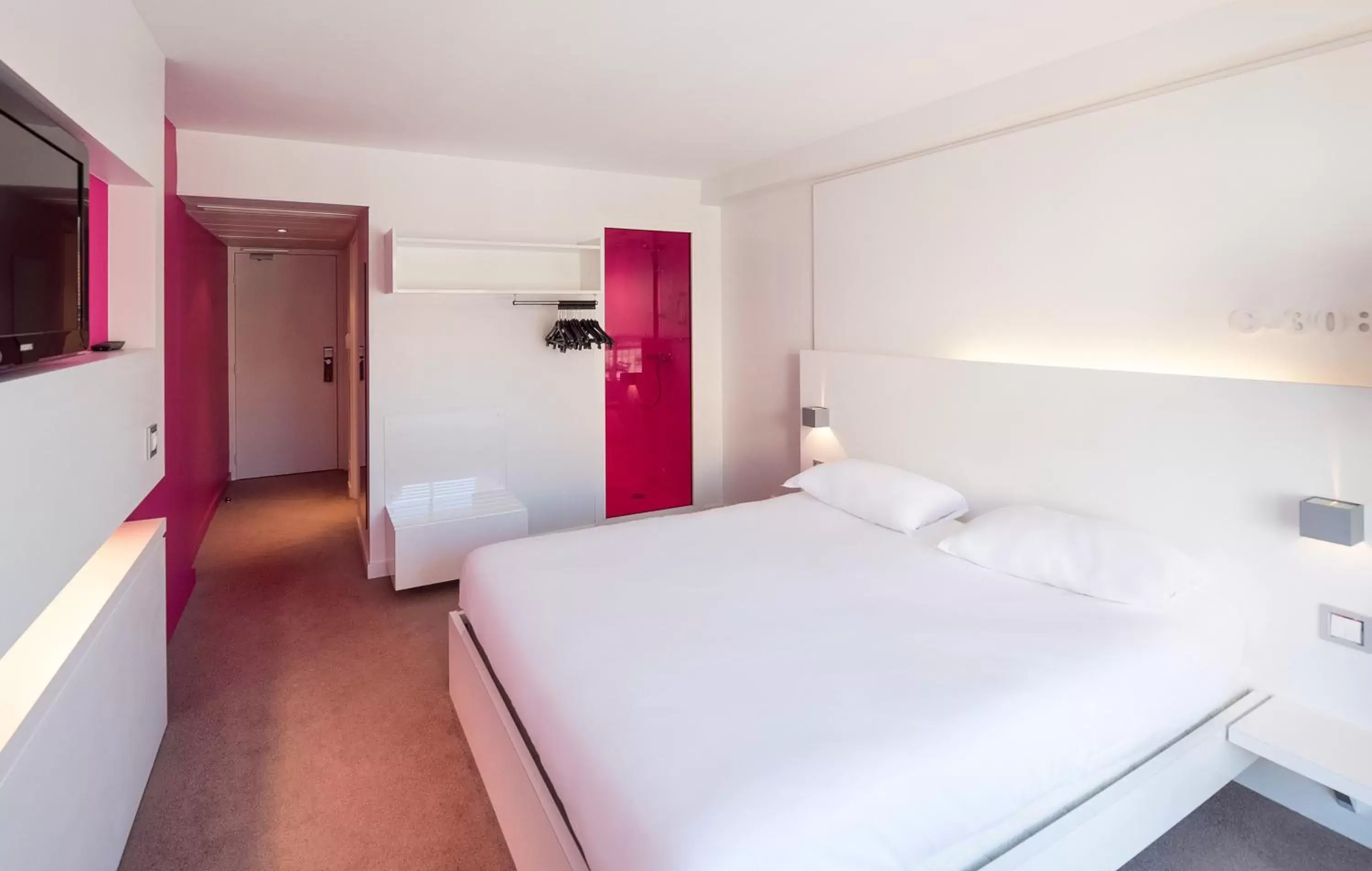 Bedroom, Bed in Ibis Styles Menton Centre