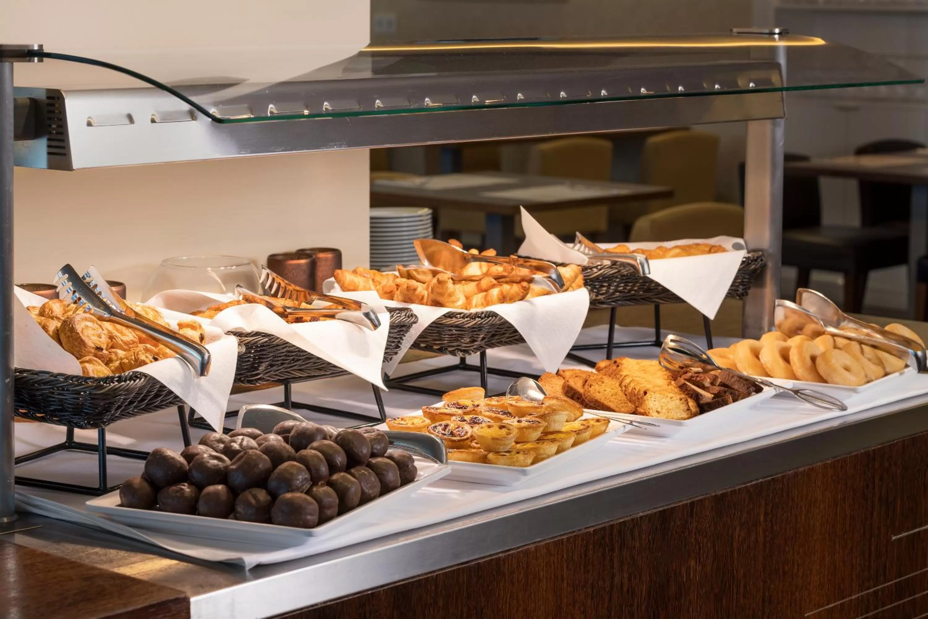 Buffet breakfast in NAU Morgado Golf & Country Club