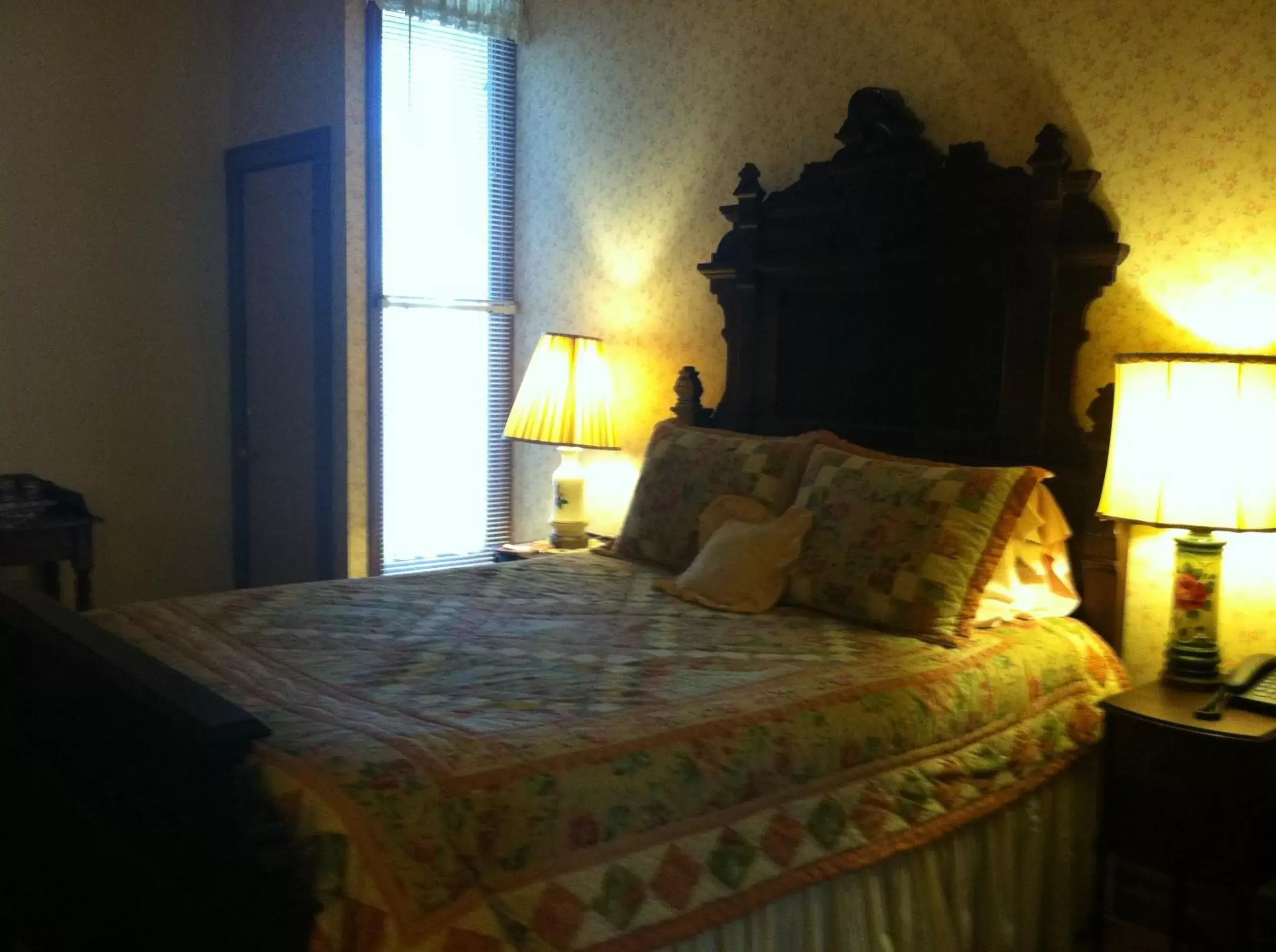 Day, Bed in Corners Mansion Inn - A Bed and Breakfast