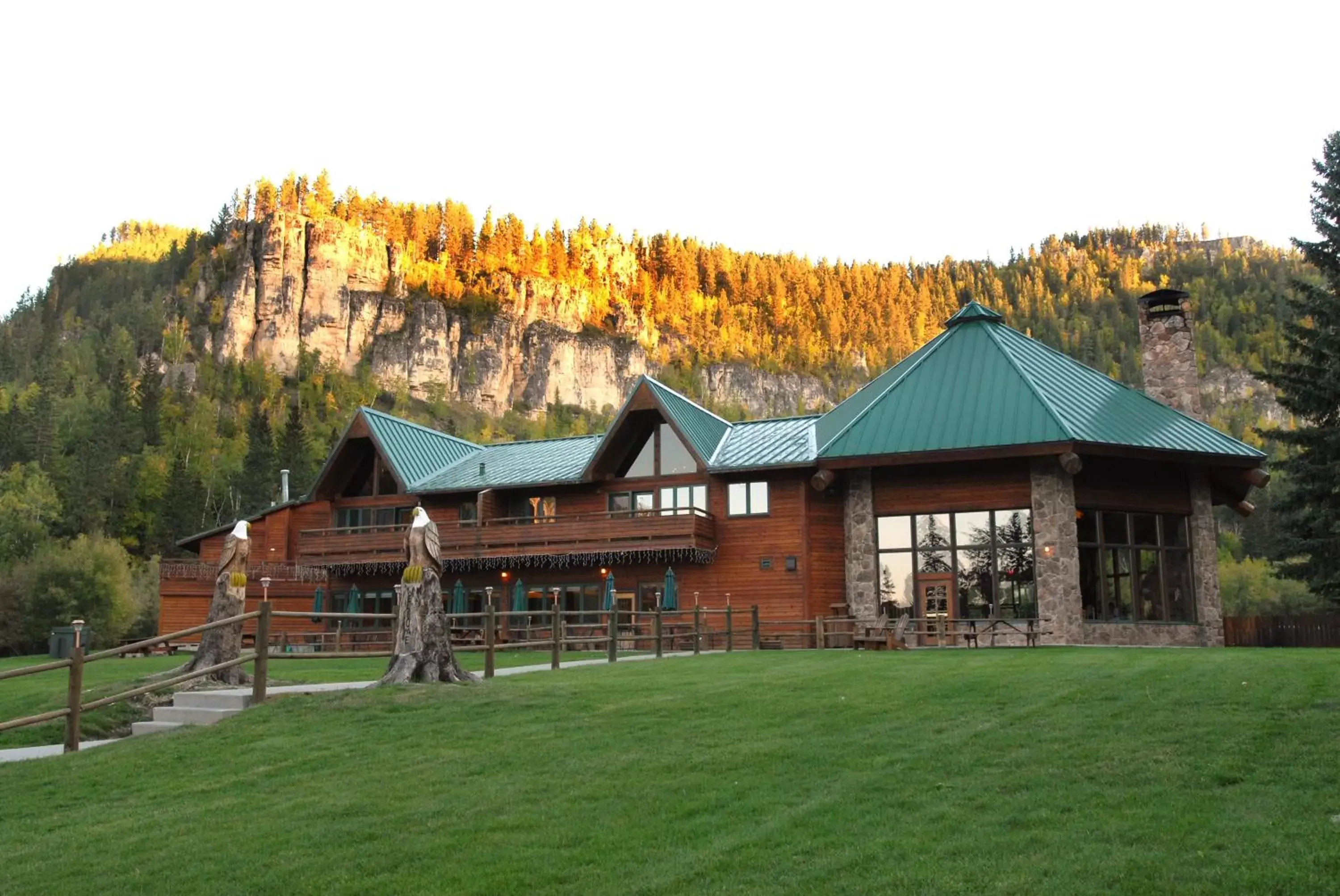 Property Building in Spearfish Canyon Lodge