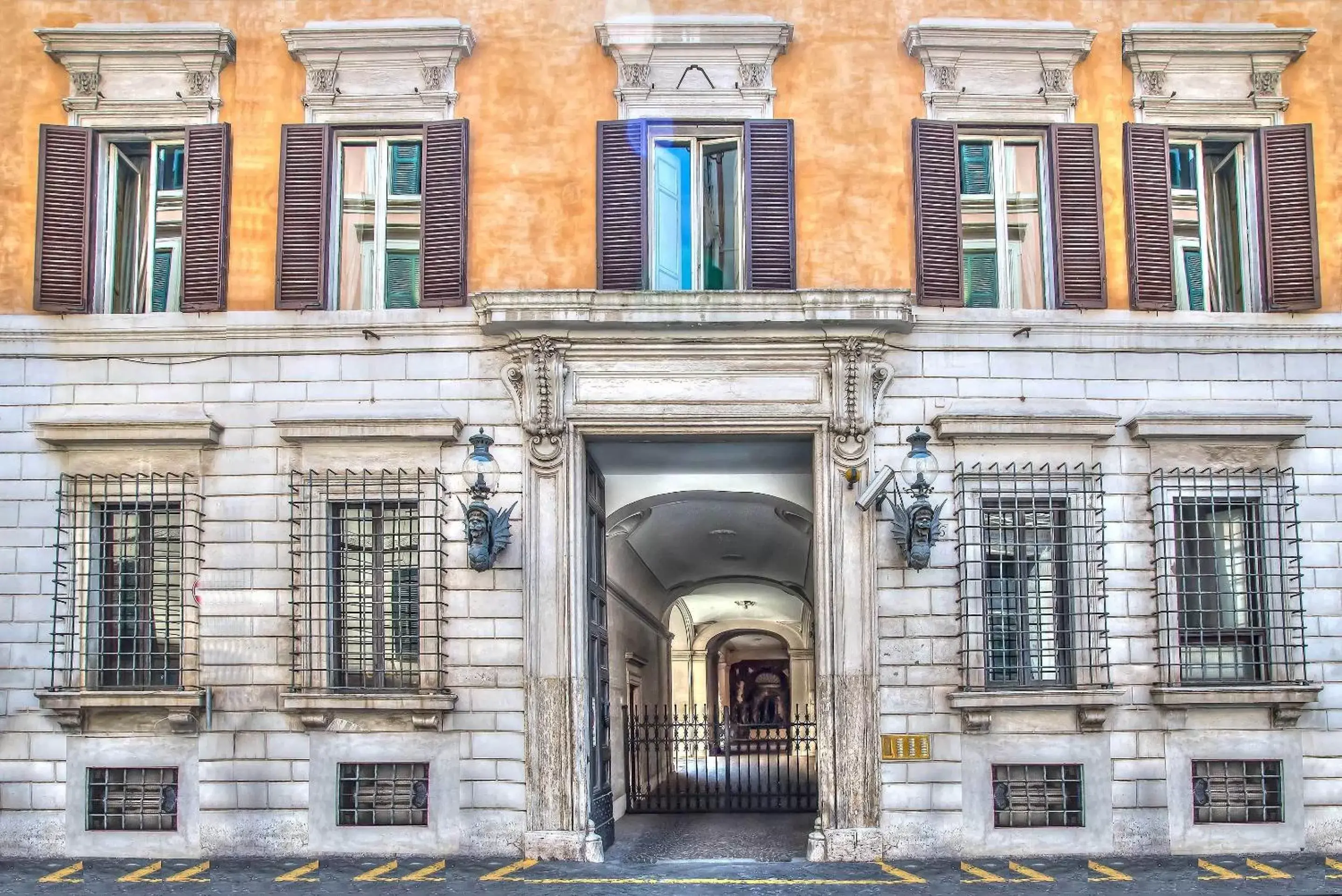 Facade/entrance, Property Building in Trevi Rome Suite