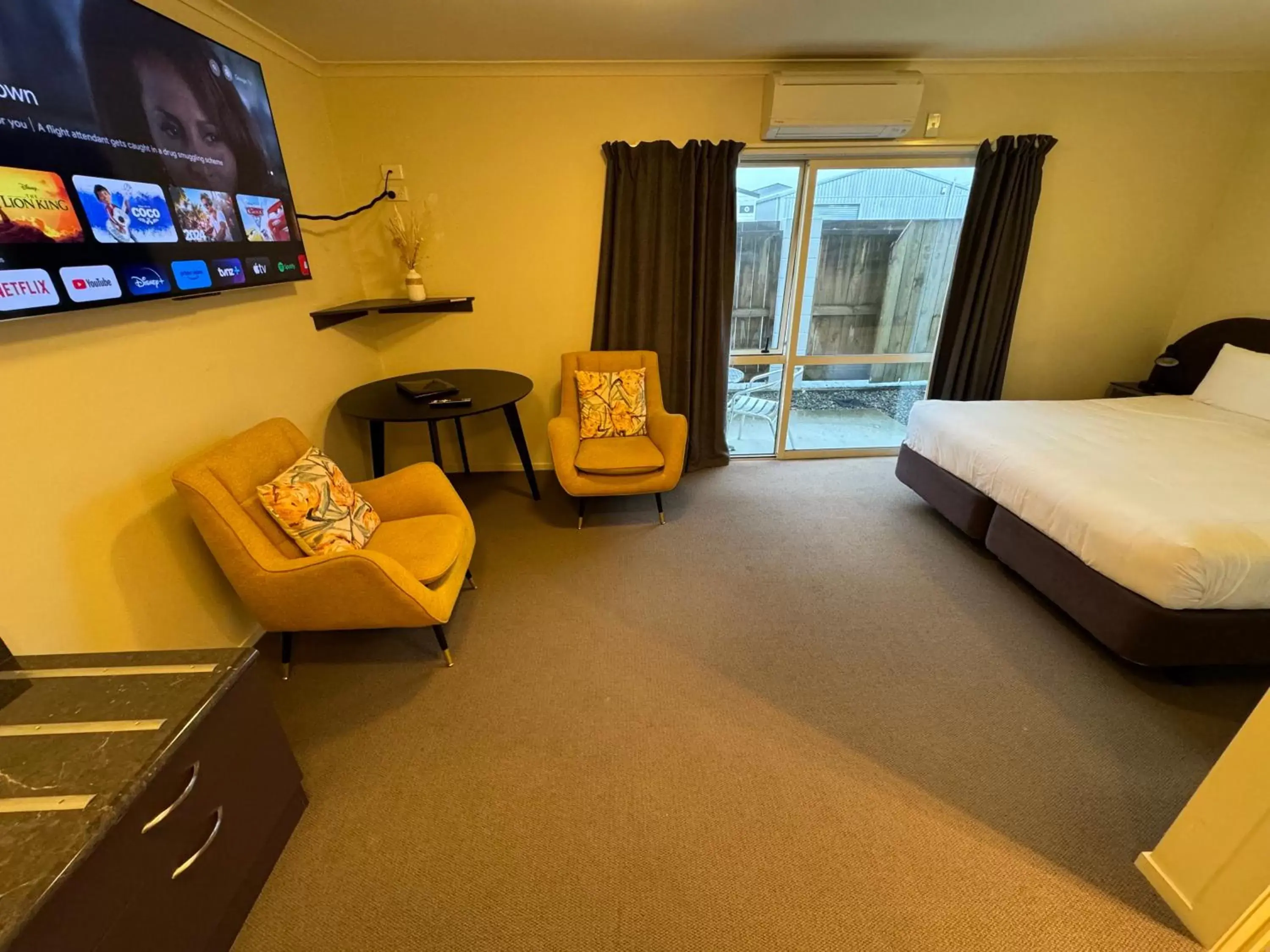 TV and multimedia, Seating Area in B-Ks Premier Motel Palmerston North