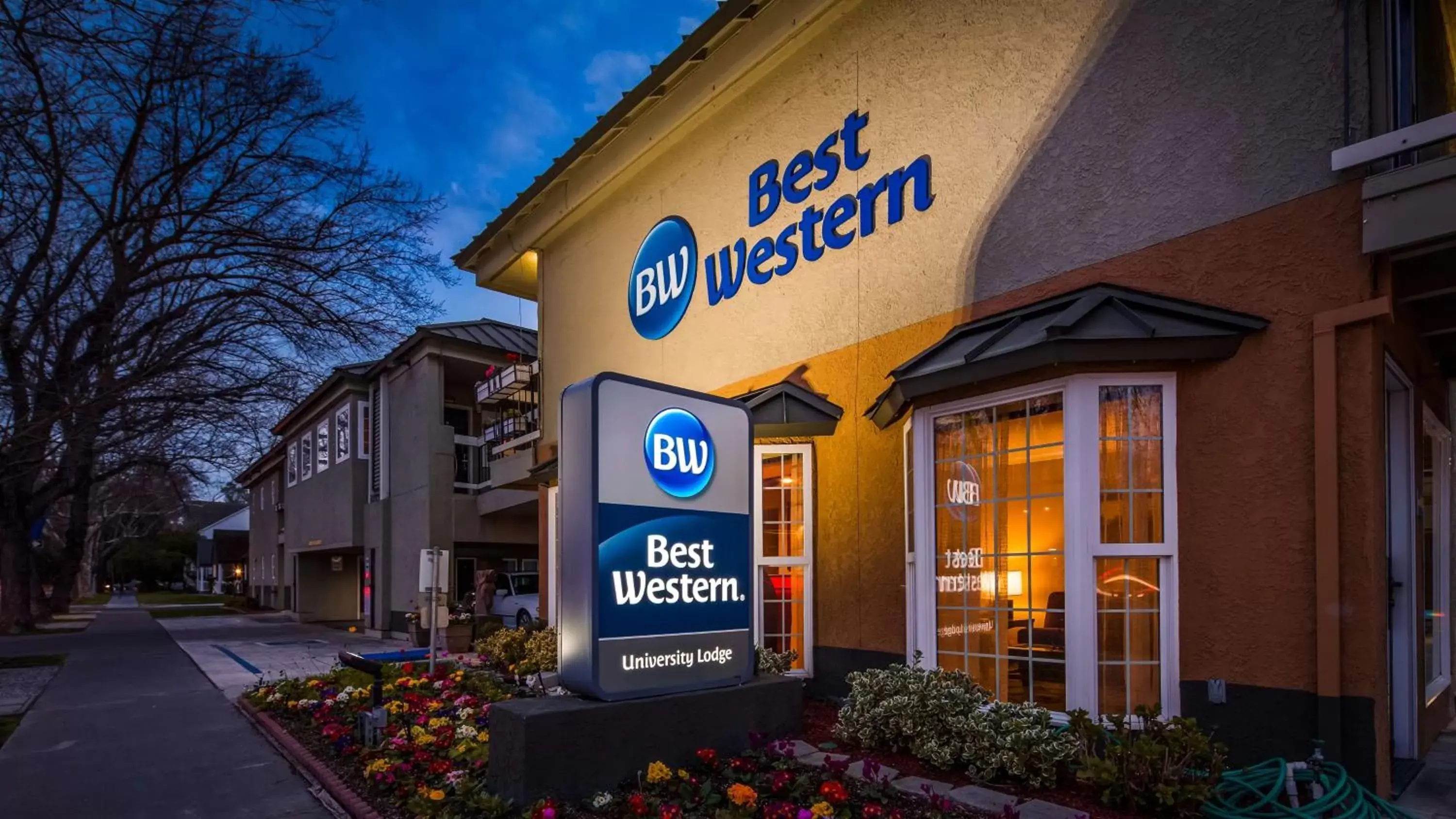 Property building, Property Logo/Sign in Best Western University Lodge