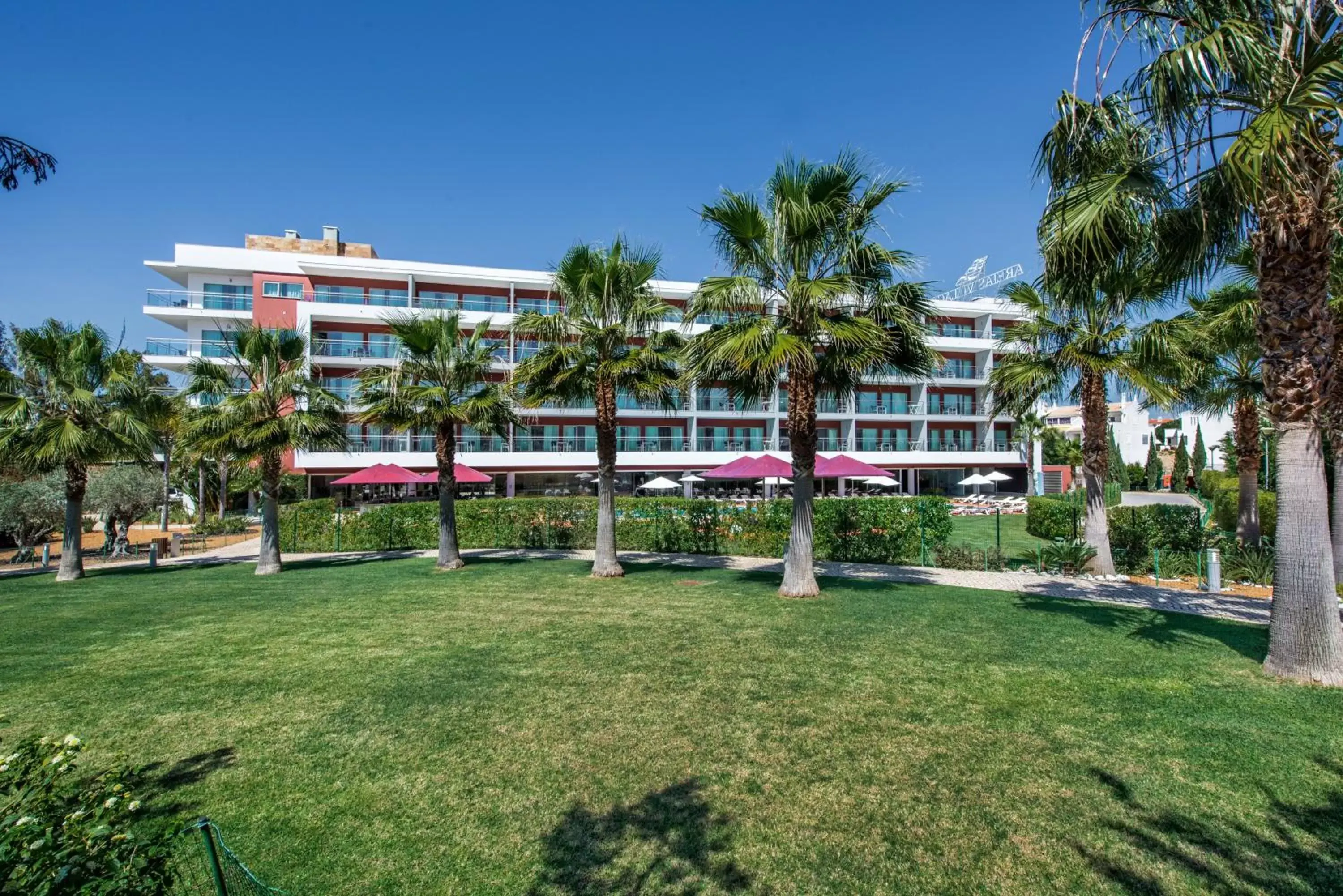 Day, Property Building in Areias Village Beach Suite Hotel