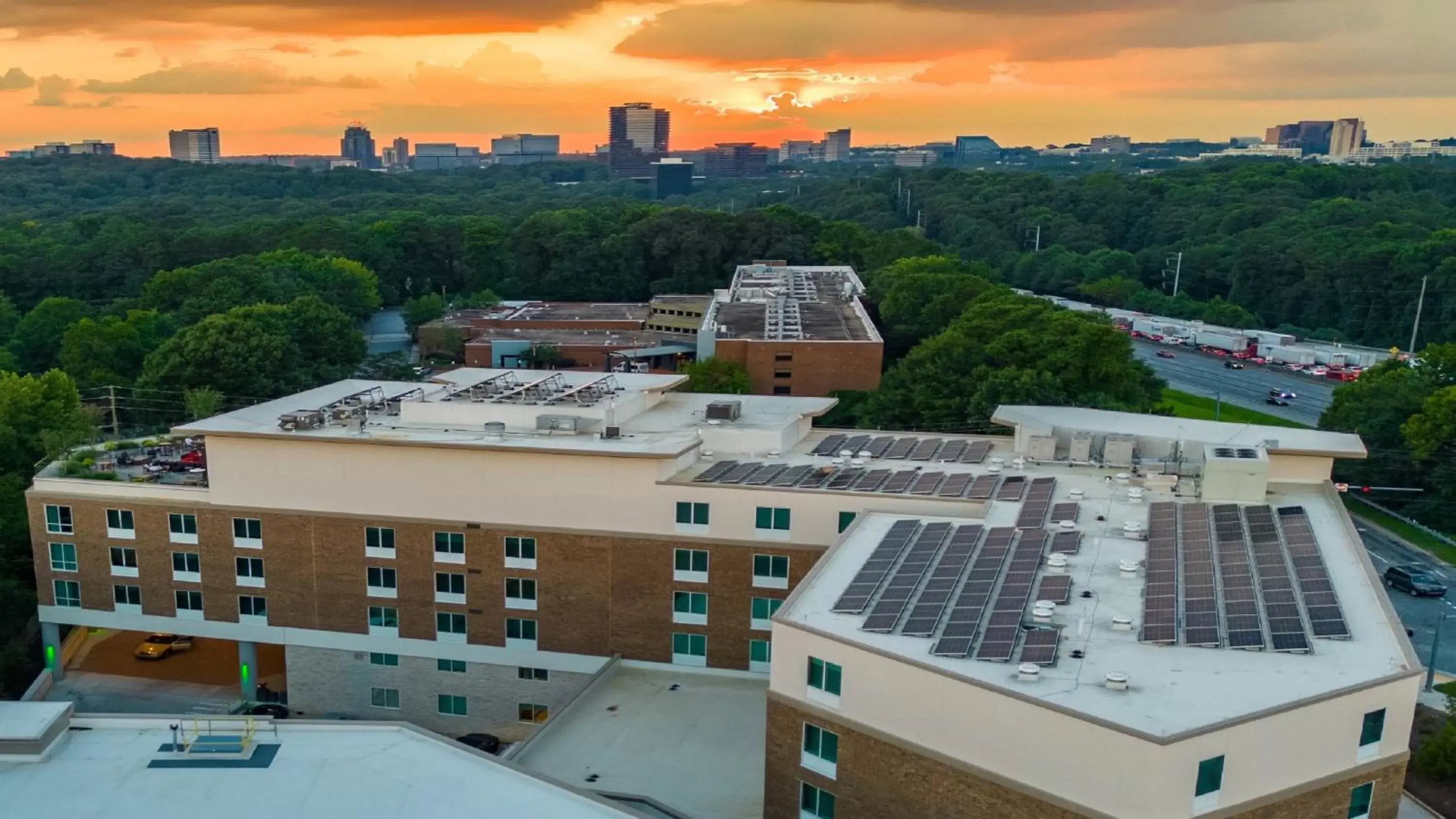 Location, Bird's-eye View in Holiday Inn & Suites Atlanta Perimeter Dunwoody, an IHG Hotel