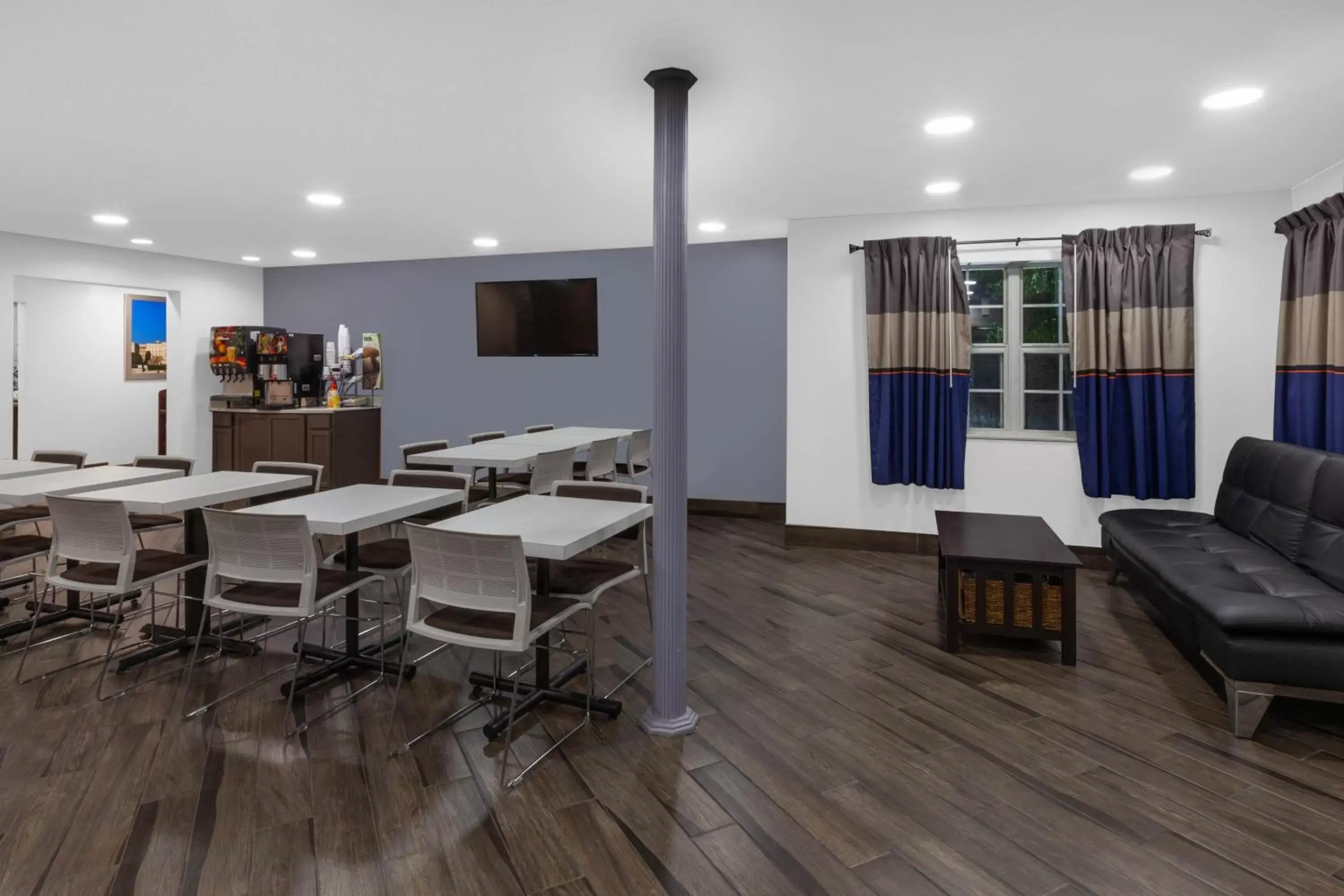 Dining area in Microtel Inn Suite by Wyndham BWI Airport