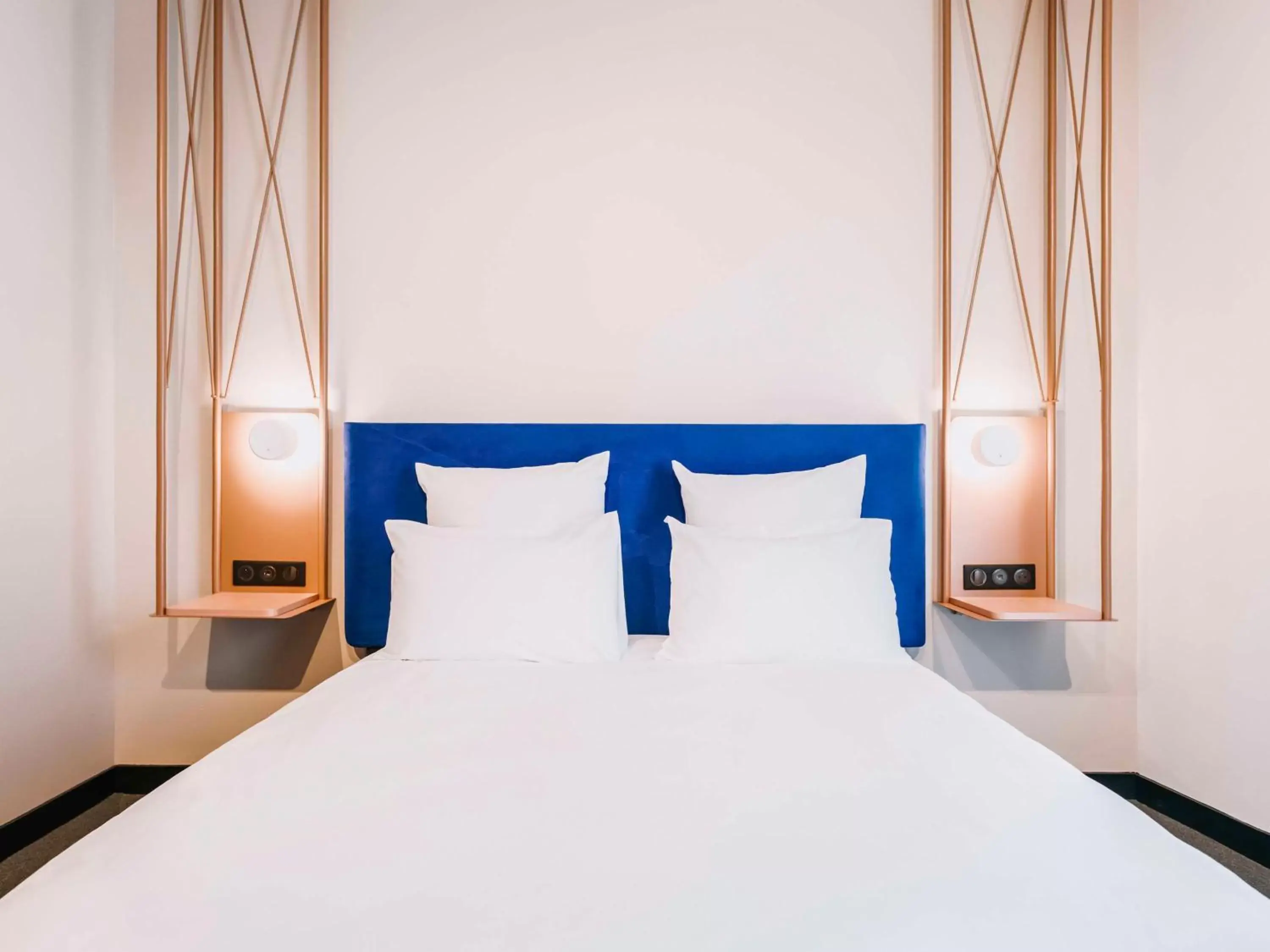 Bedroom, Bed in Mercure Brest Centre Port Bedroom, Bed in Mercure Brest Centre Port