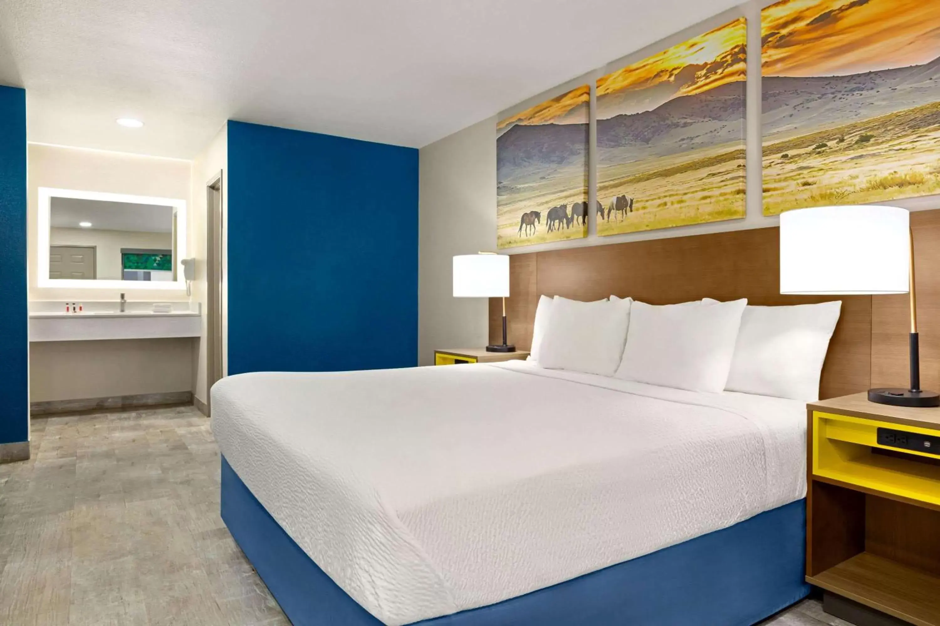 Photo of the whole room, Bed in Days Inn by Wyndham Ruidoso Downs