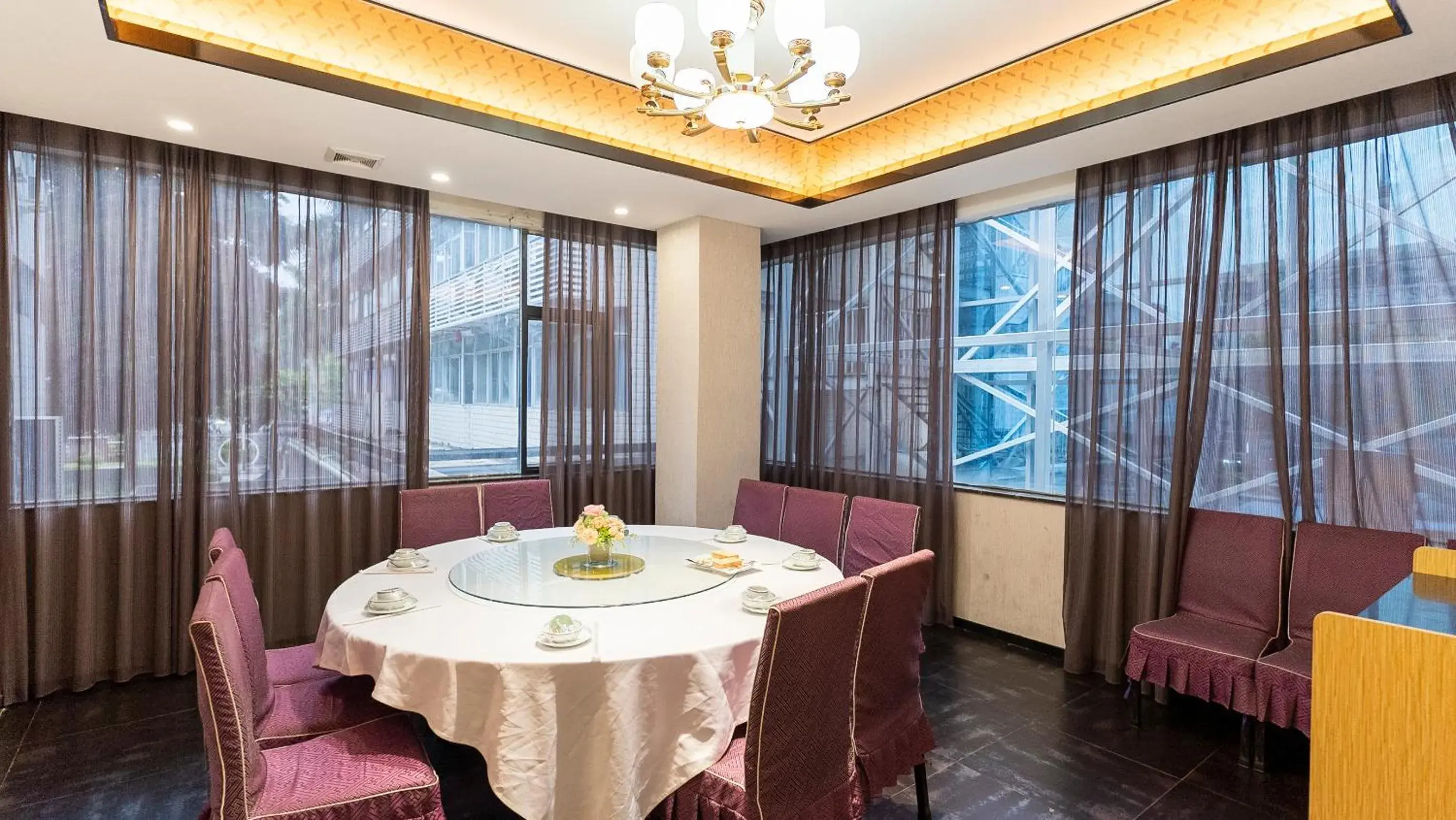 Restaurant/Places to Eat in Shi Liu Hotel