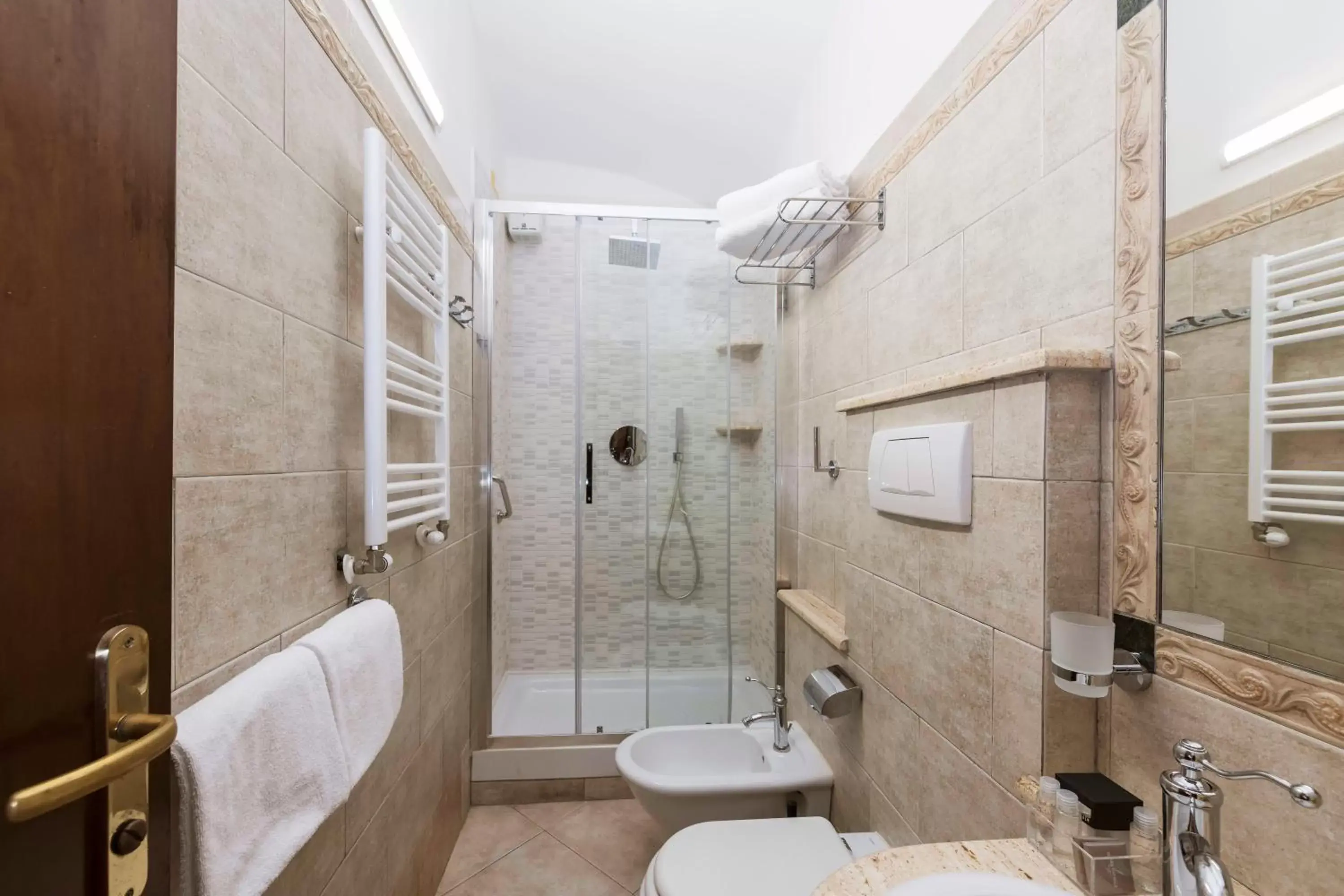 Bathroom in Hotel Des Artistes