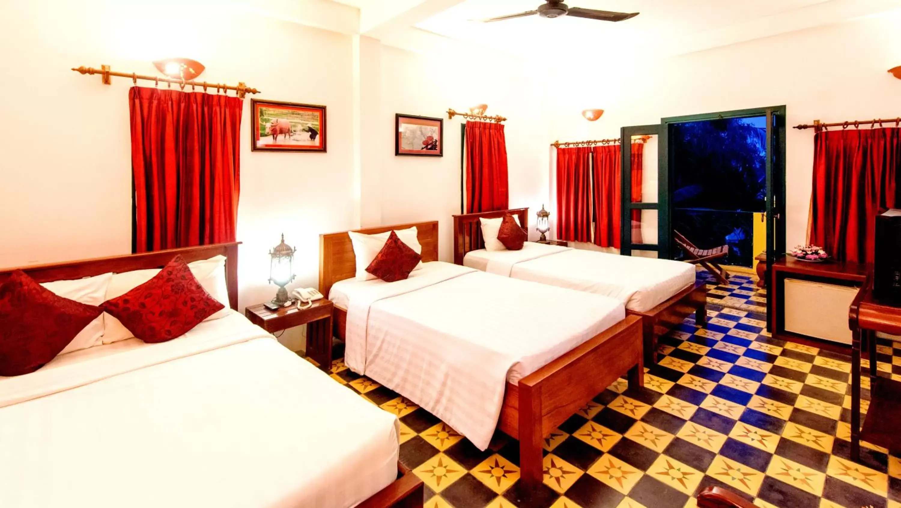 Bed in Villa Wat Damnak