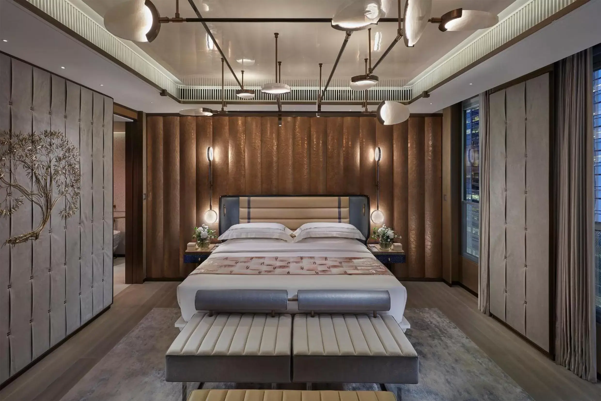 Bedroom, Bed in The Landmark Mandarin Oriental, Hong Kong