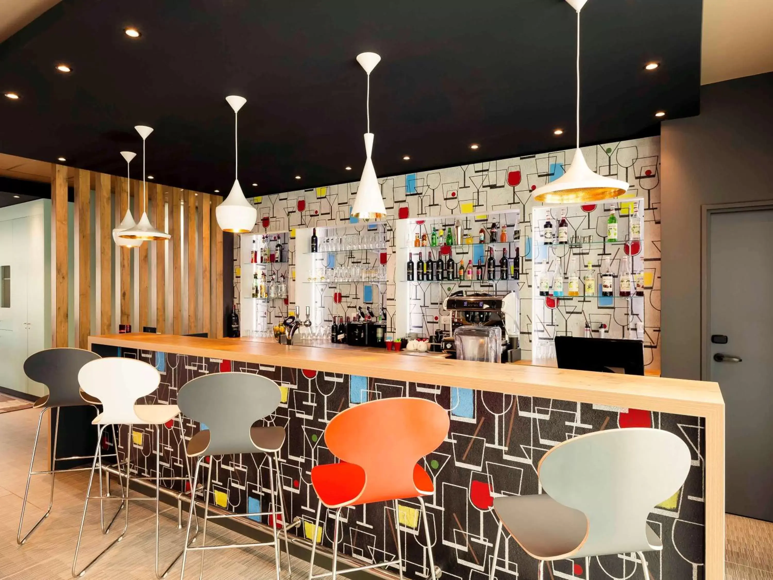 Lounge or bar, Lounge/Bar in ibis Lyon Carre De Soie