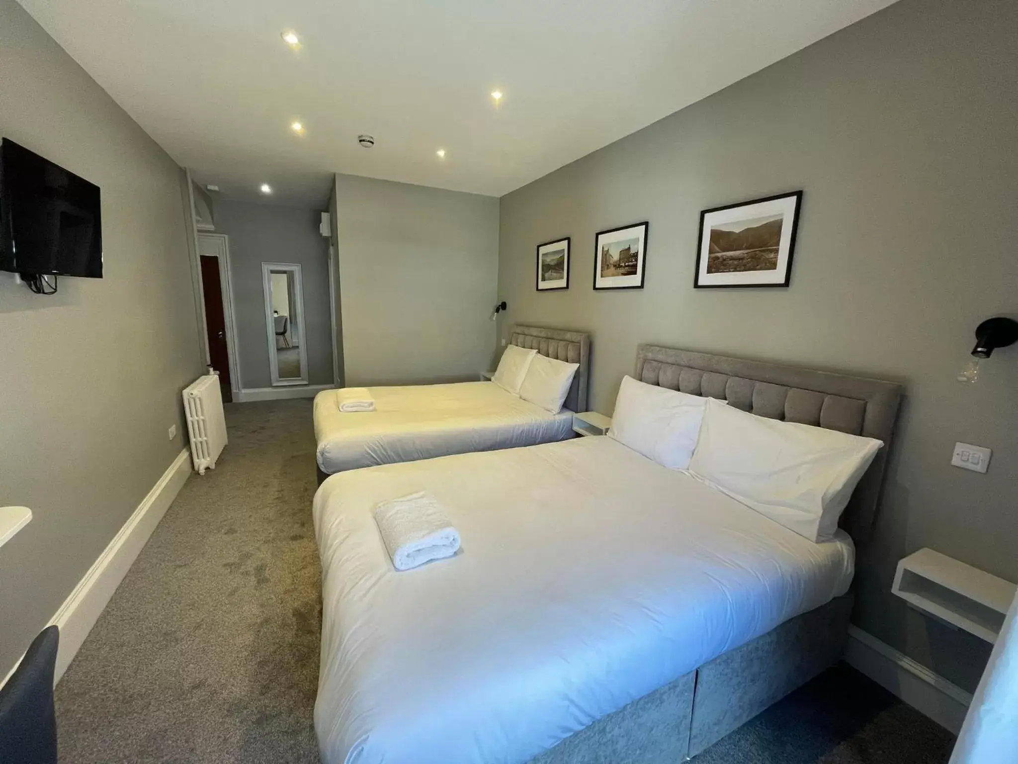 Twin Room in Airlie Arms Hotel Twin Room in Airlie Arms Hotel