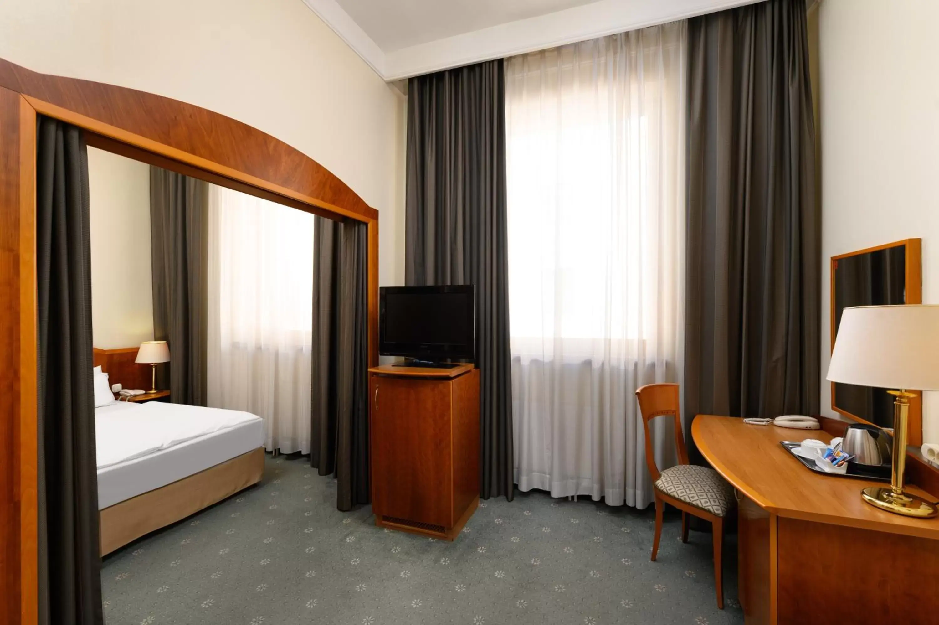 Photo of the whole room, TV/Entertainment Center in Danubius Hotel Hungaria City Center