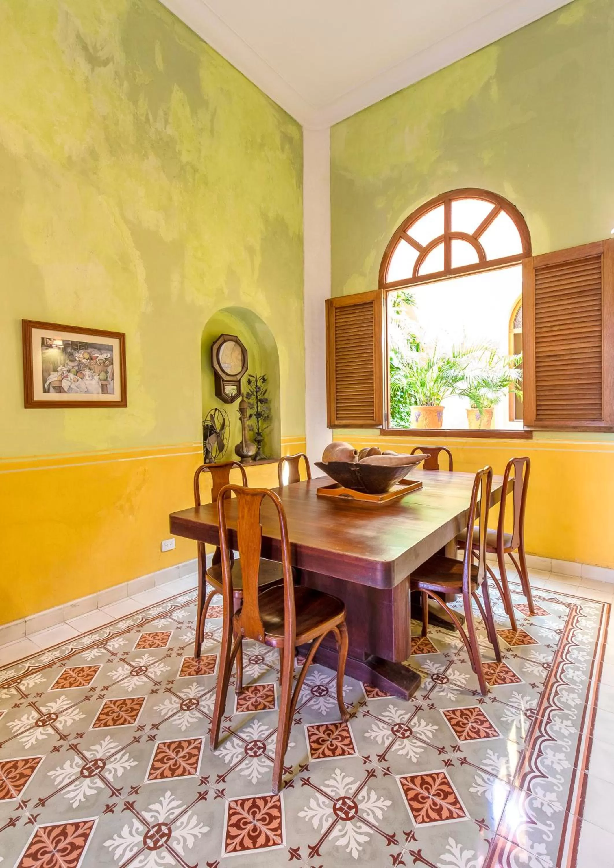 Dining area in Casa Morales Getsemaní