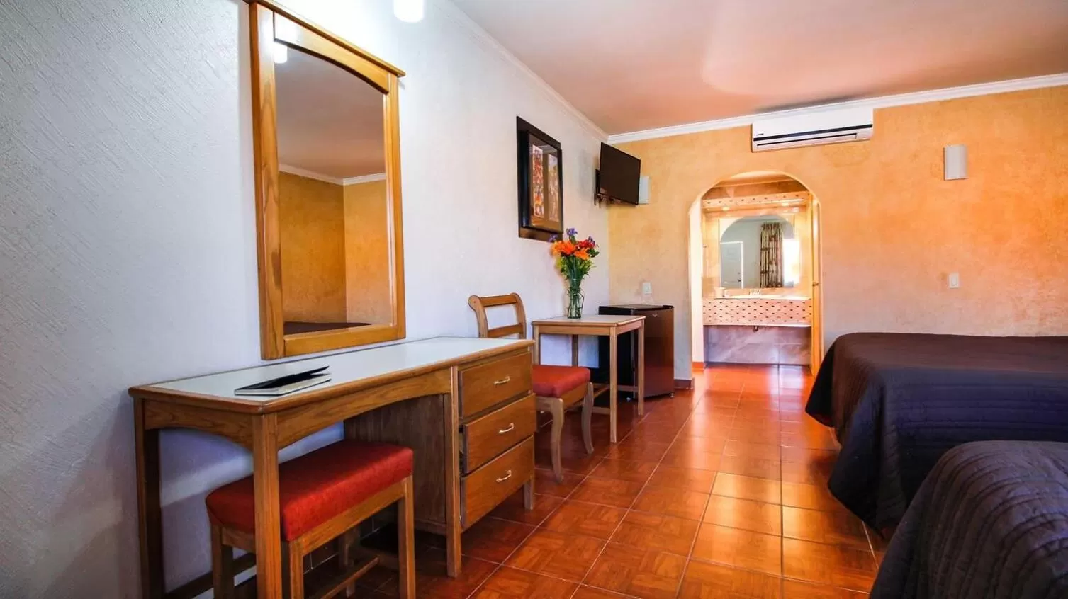 Seating area, Kitchen/Kitchenette in HOTEL & SUITES MARROD
