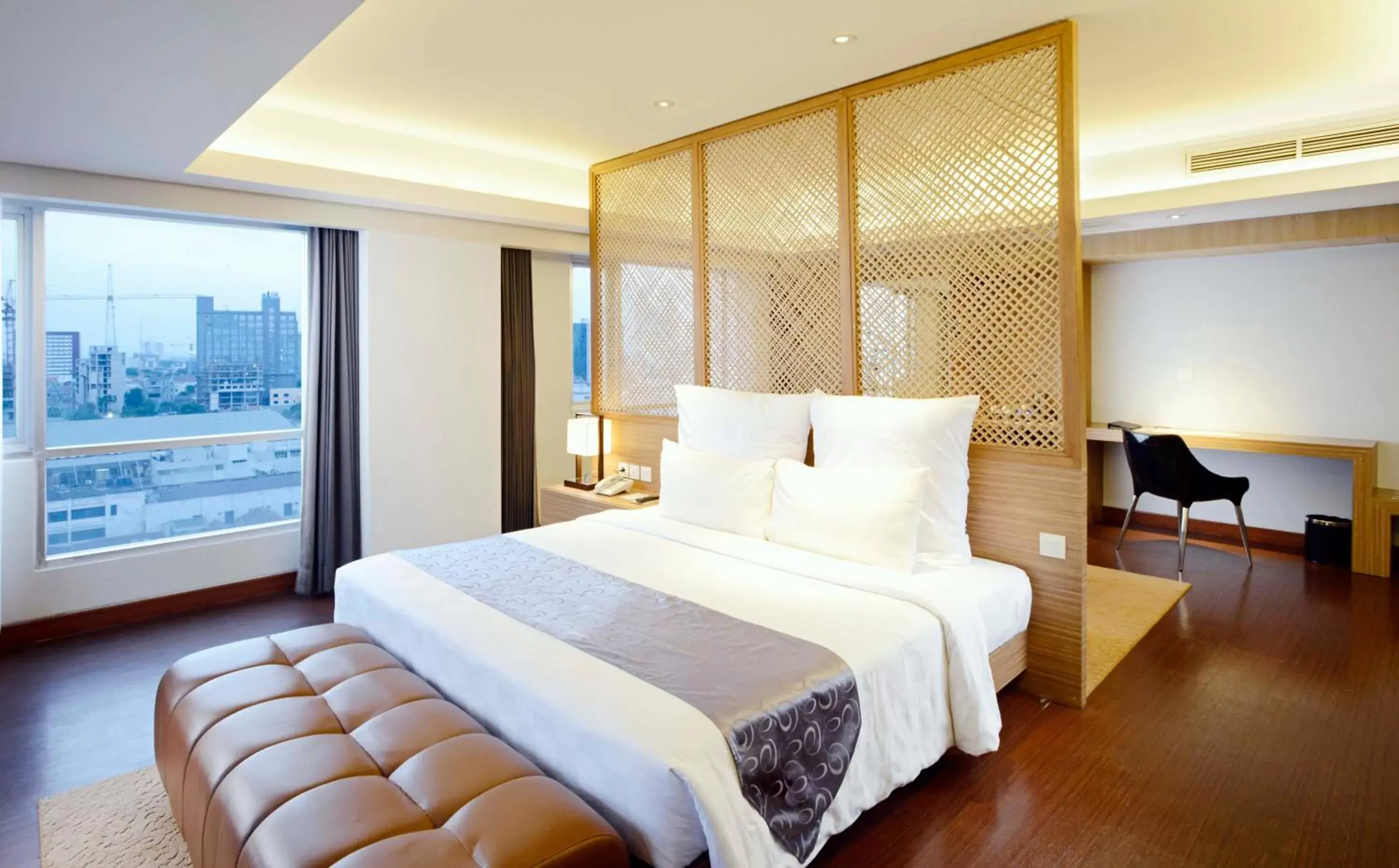 Bed in CROWN PRINCE Hotel Surabaya Managed by Midtown Indonesia