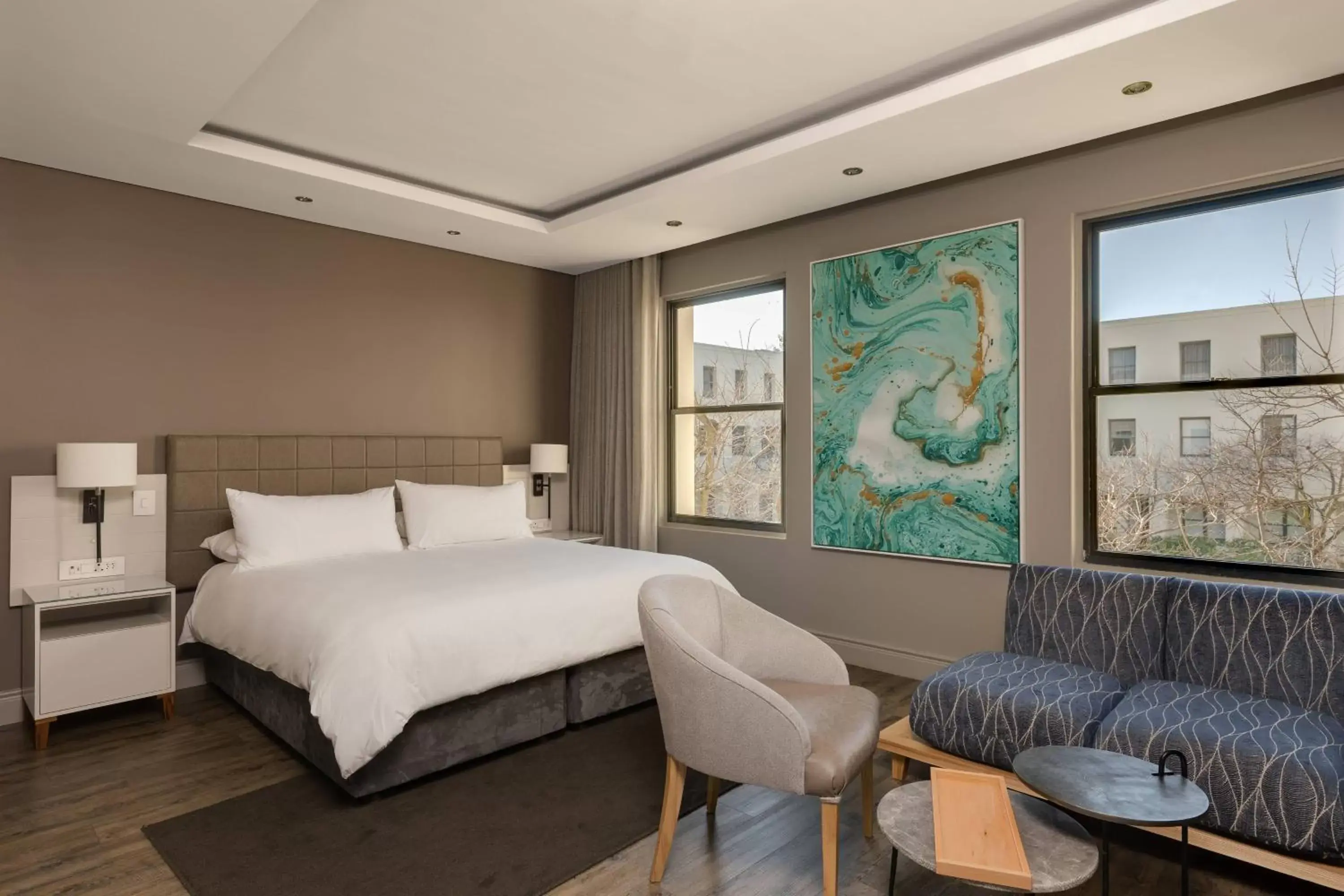 Photo of the whole room, Bed in Protea Hotel by Marriott Cape Town Waterfront Breakwater Lodge